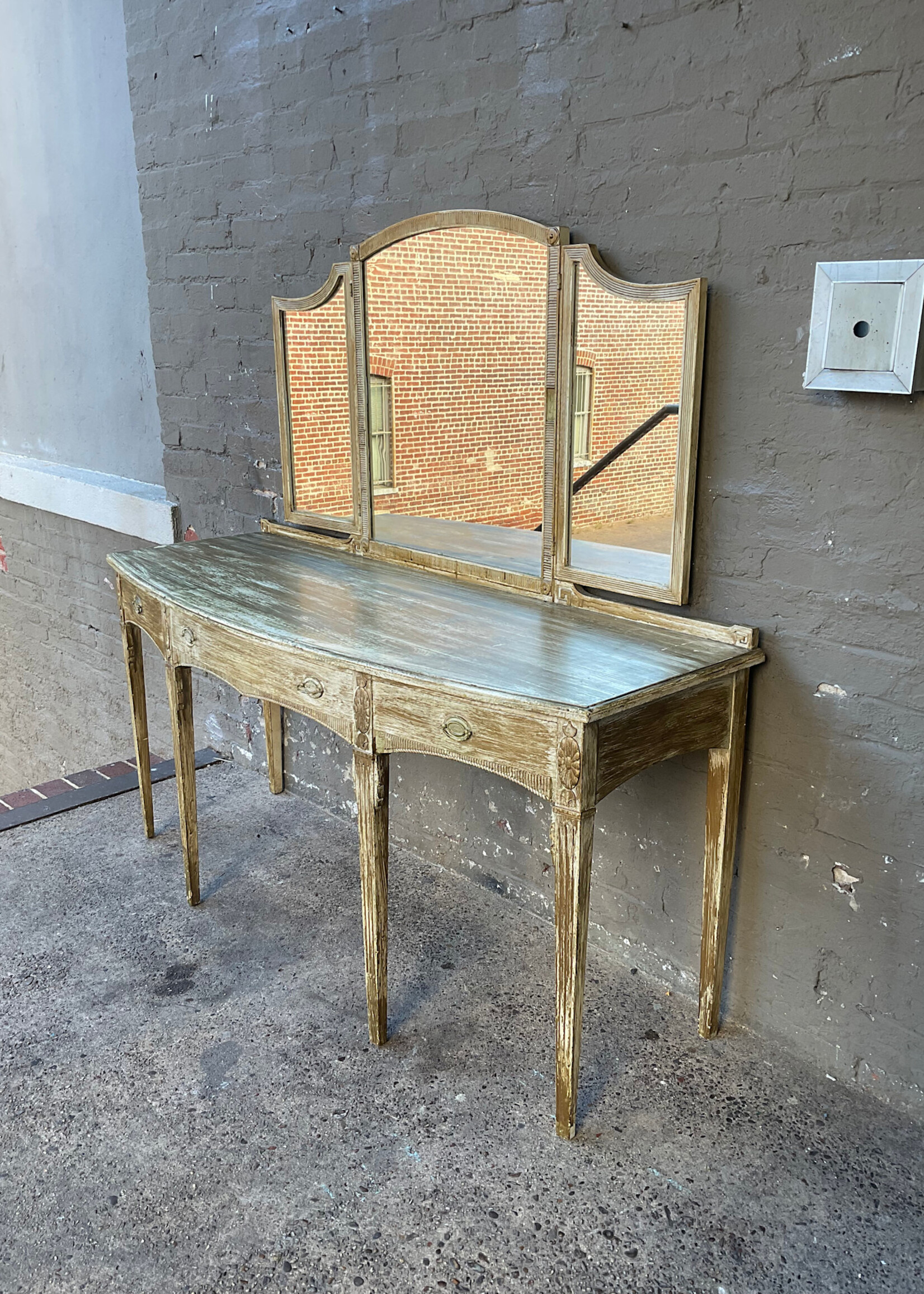 GOODWOOD Vintage Painted Vanity