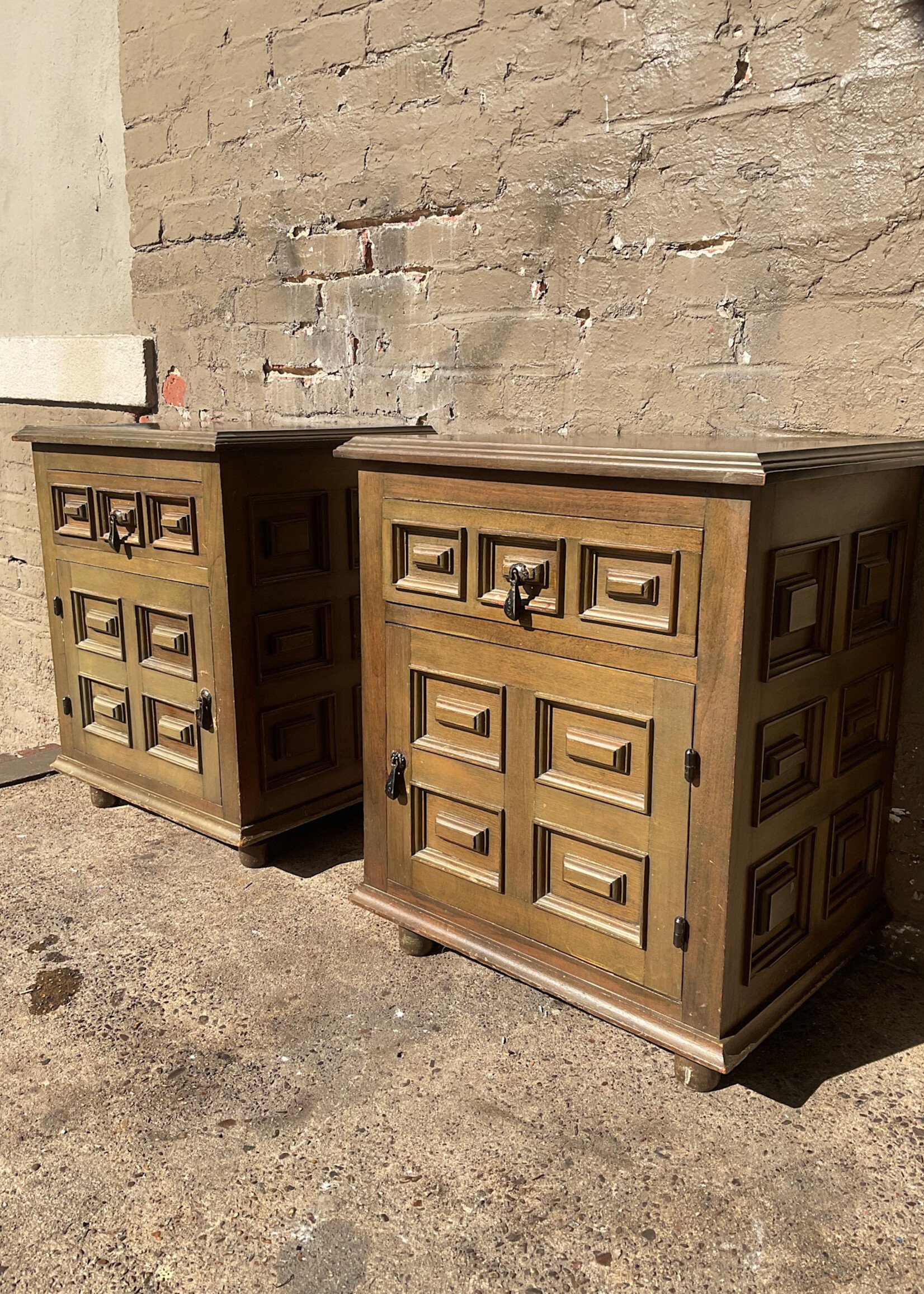 GOODWOOD Pair of Vintage Nightstands