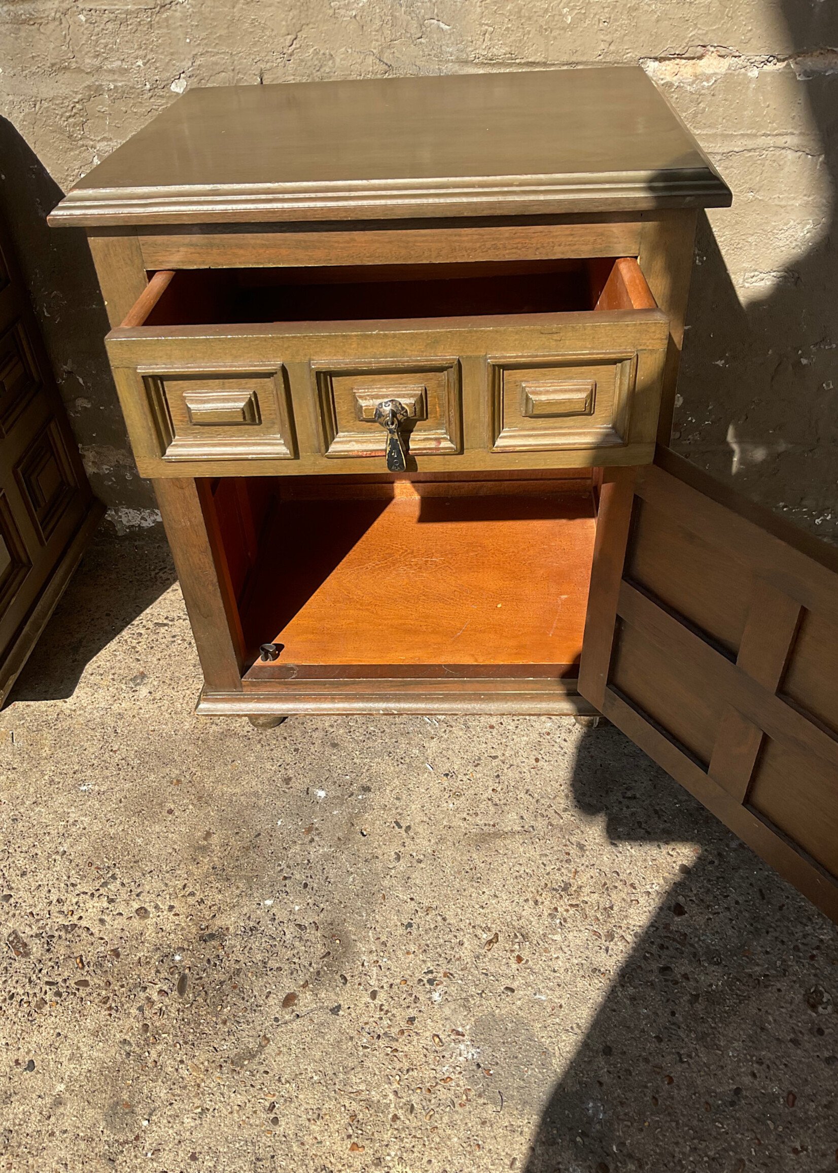 GOODWOOD Pair of Vintage Nightstands