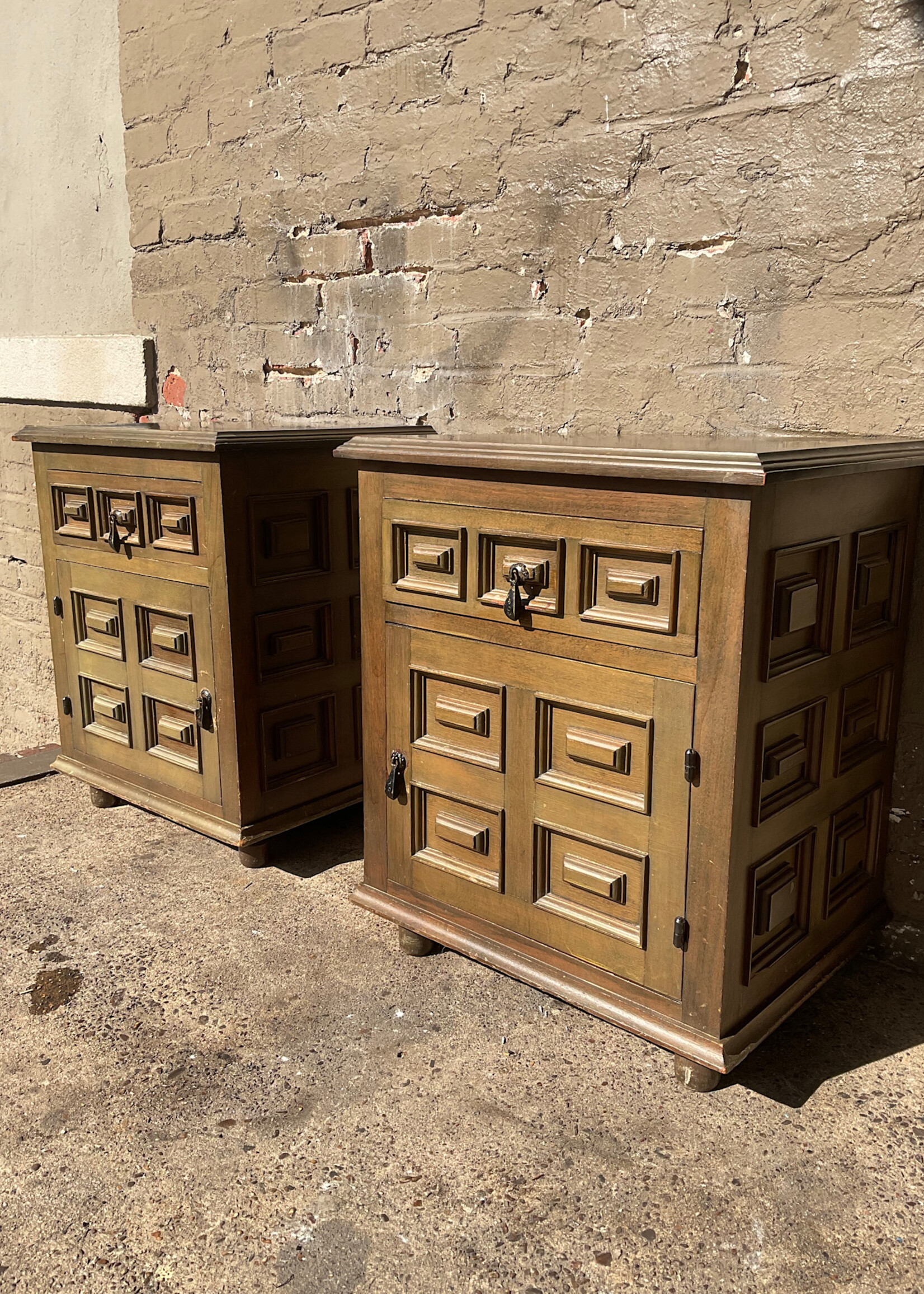 GOODWOOD Pair of Vintage Nightstands