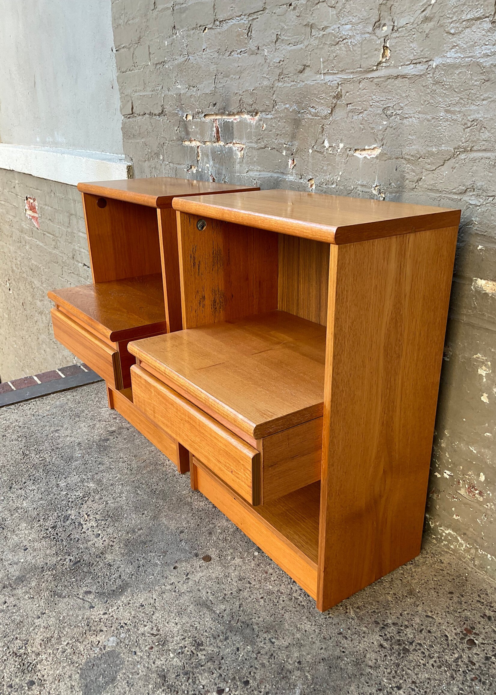 GOODWOOD Pair of Danish Modern Teak Nightstands