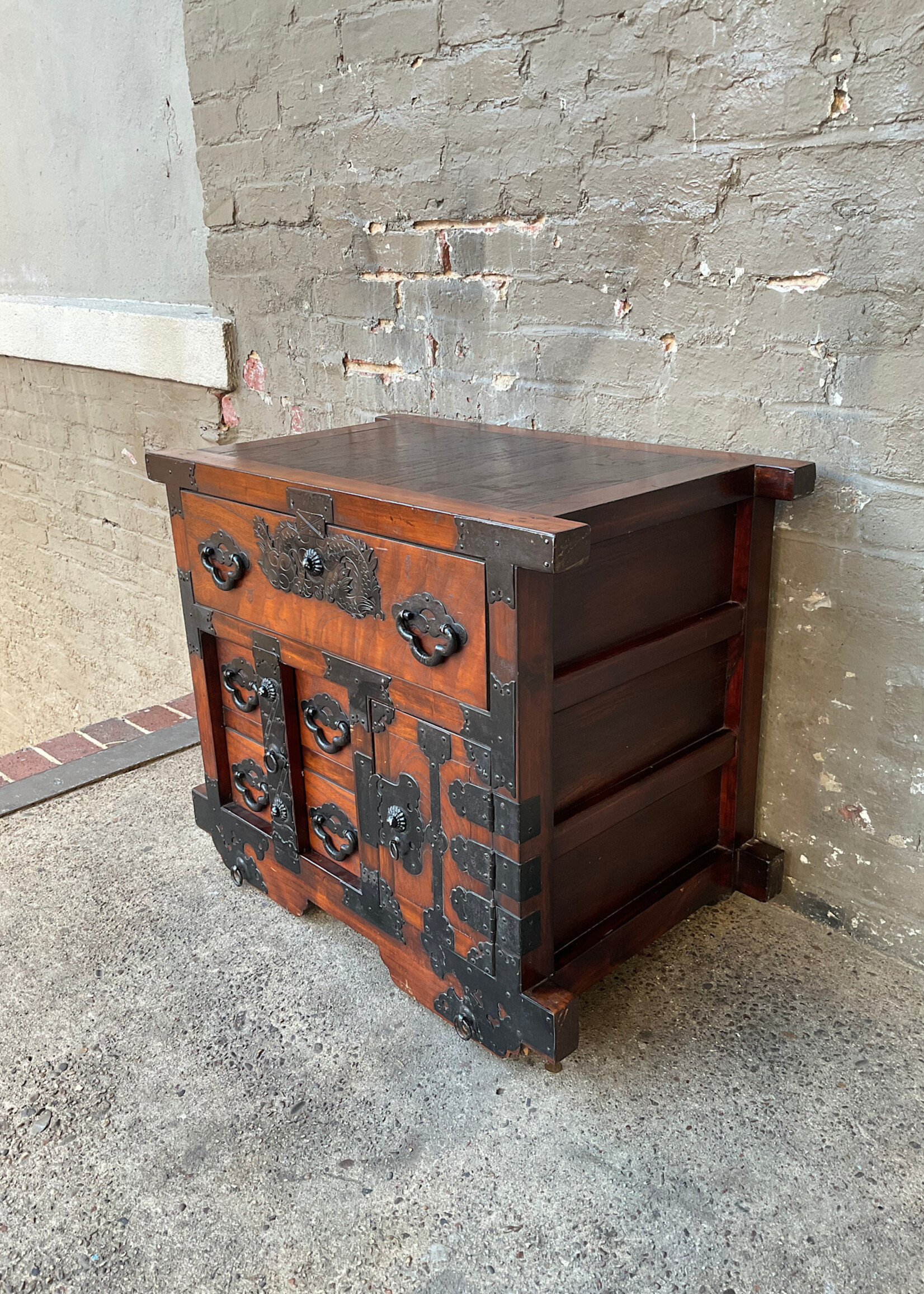 GOODWOOD Oriental Locking Chest