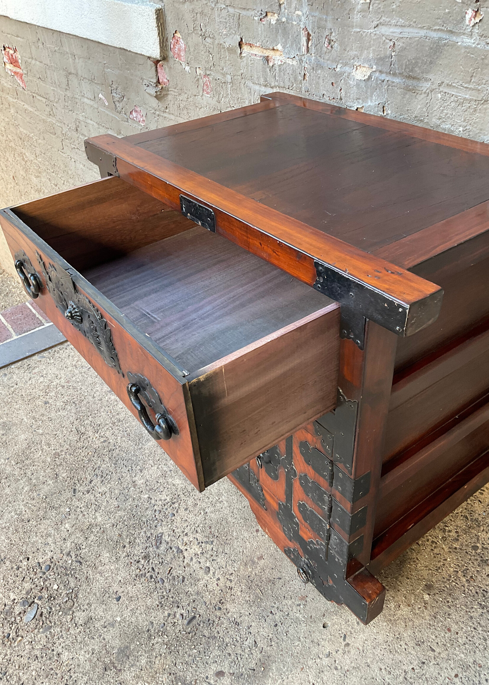 GOODWOOD Oriental Locking Chest