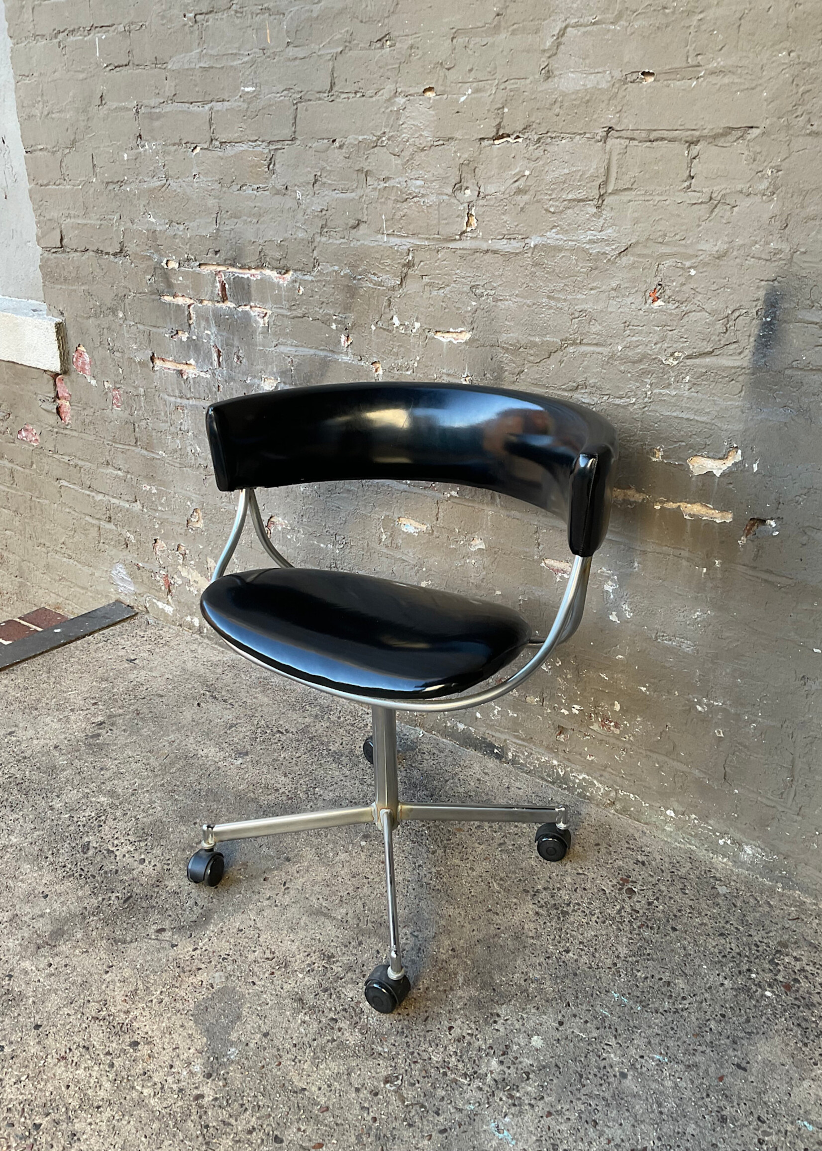 GOODWOOD Set of 4 Vintage Vinyl Swivel Chairs