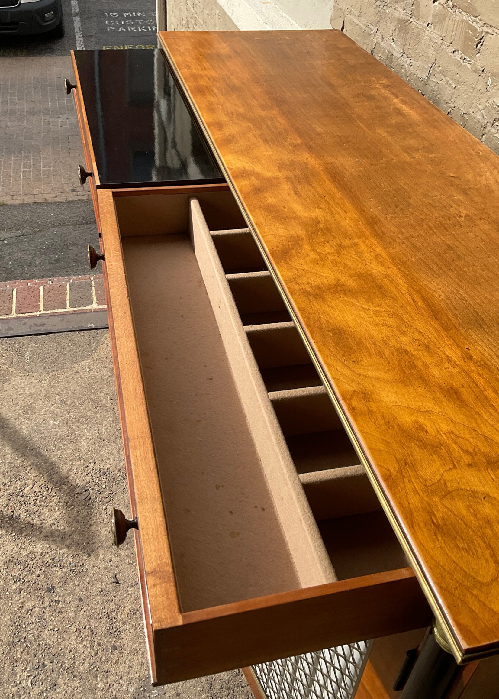 GOODWOOD Regency Style Server