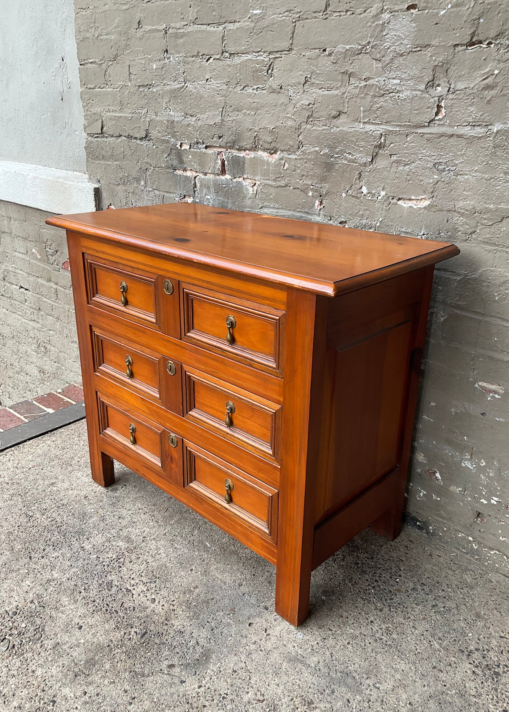 GOODWOOD Vermont Made Pine Chest