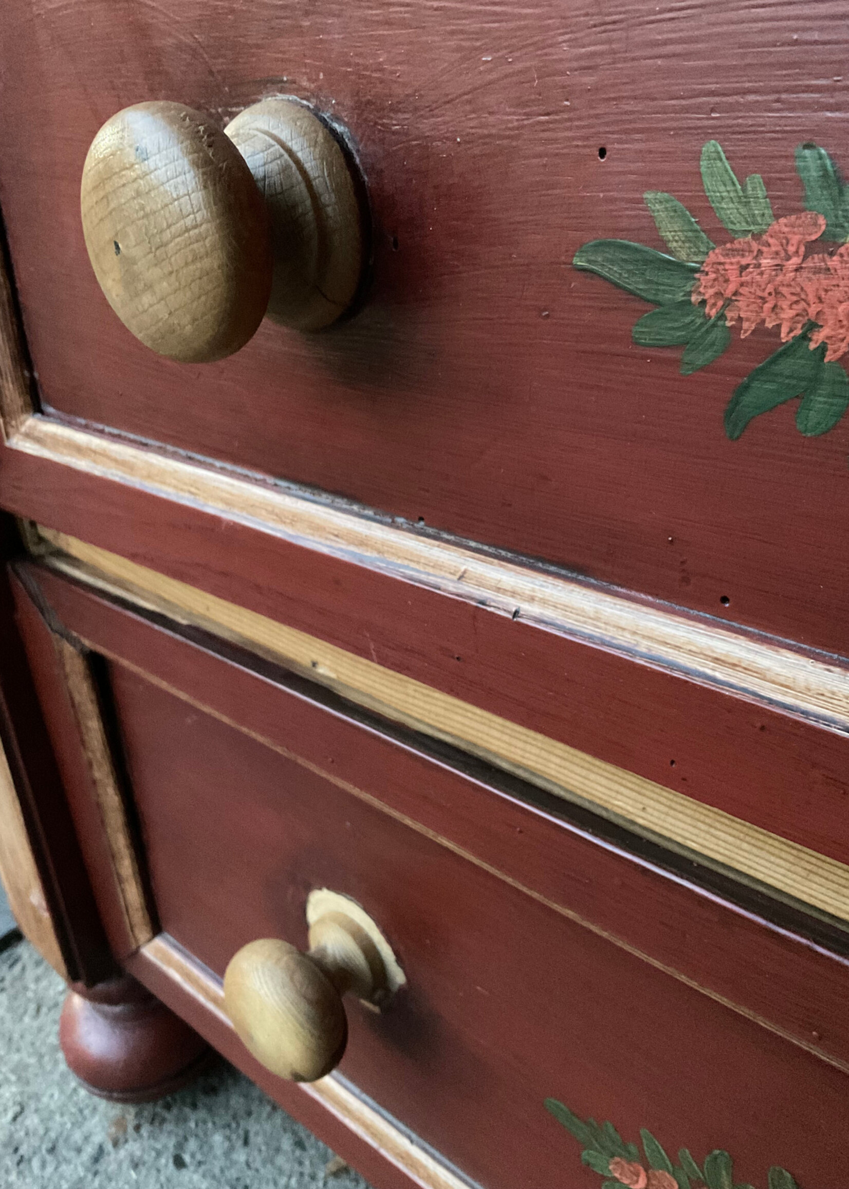 GOODWOOD Antique English Decorated Pine Chest