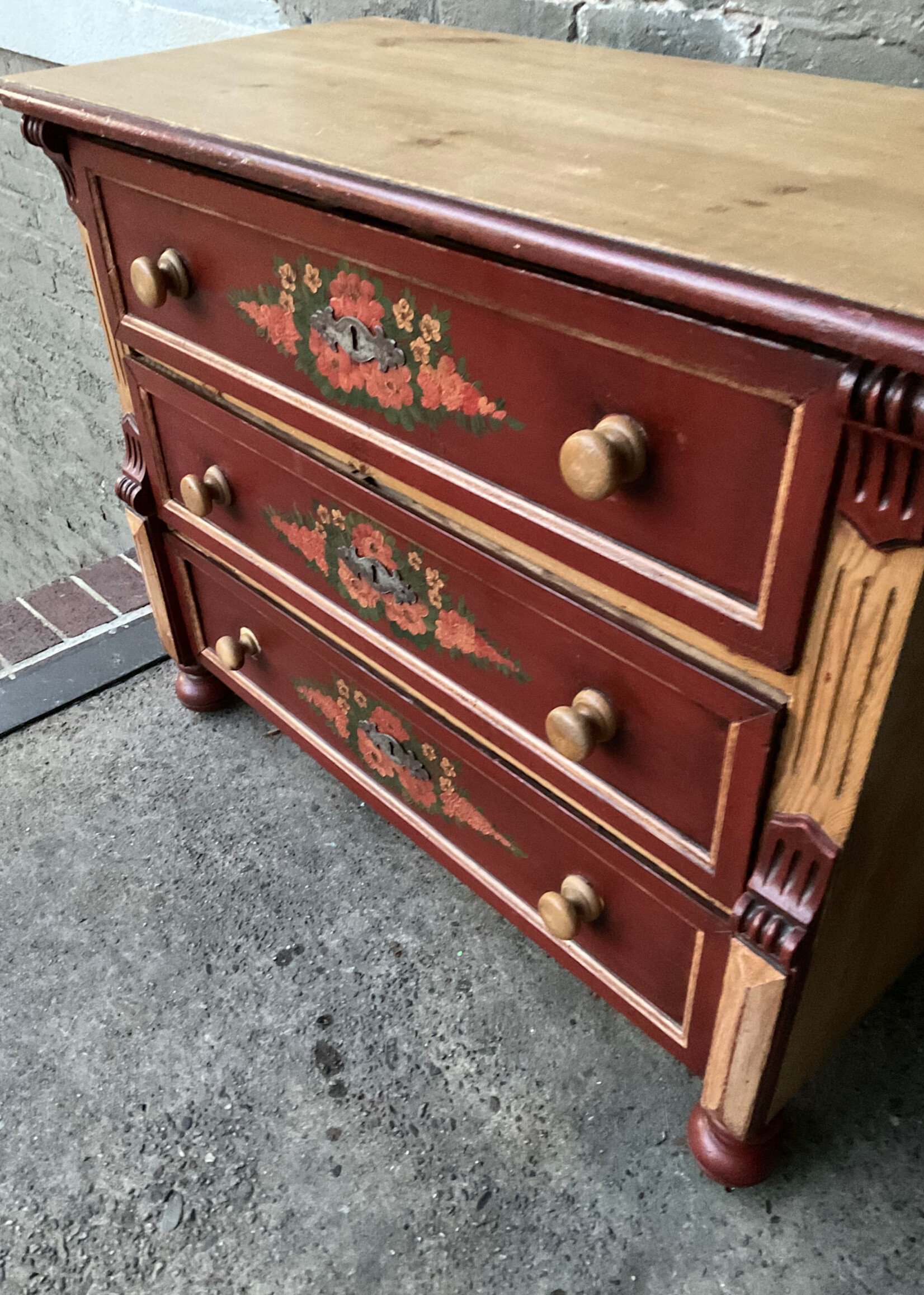 GOODWOOD Antique English Decorated Pine Chest