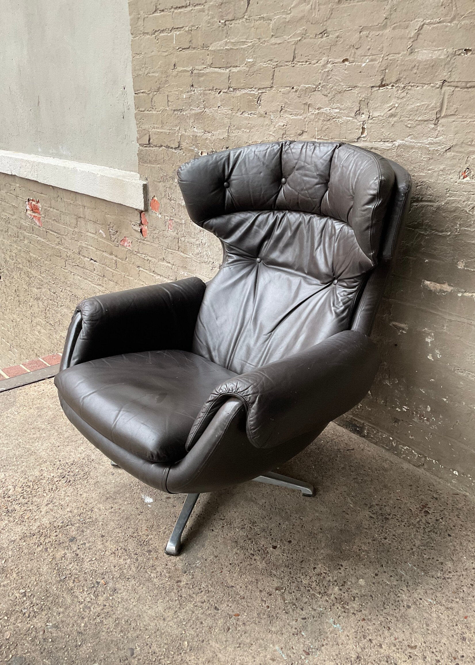 GOODWOOD Overman Leather MCM Lounge Chair
