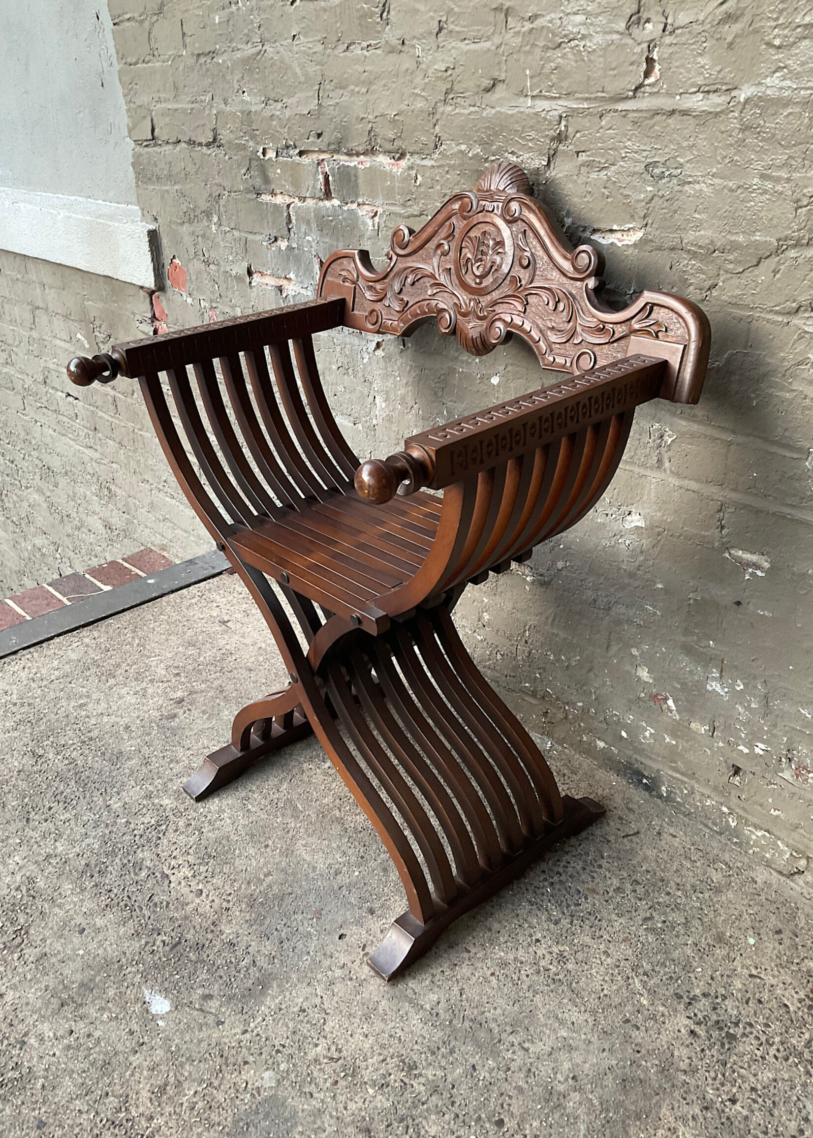 GOODWOOD Savonarola Folding Chair