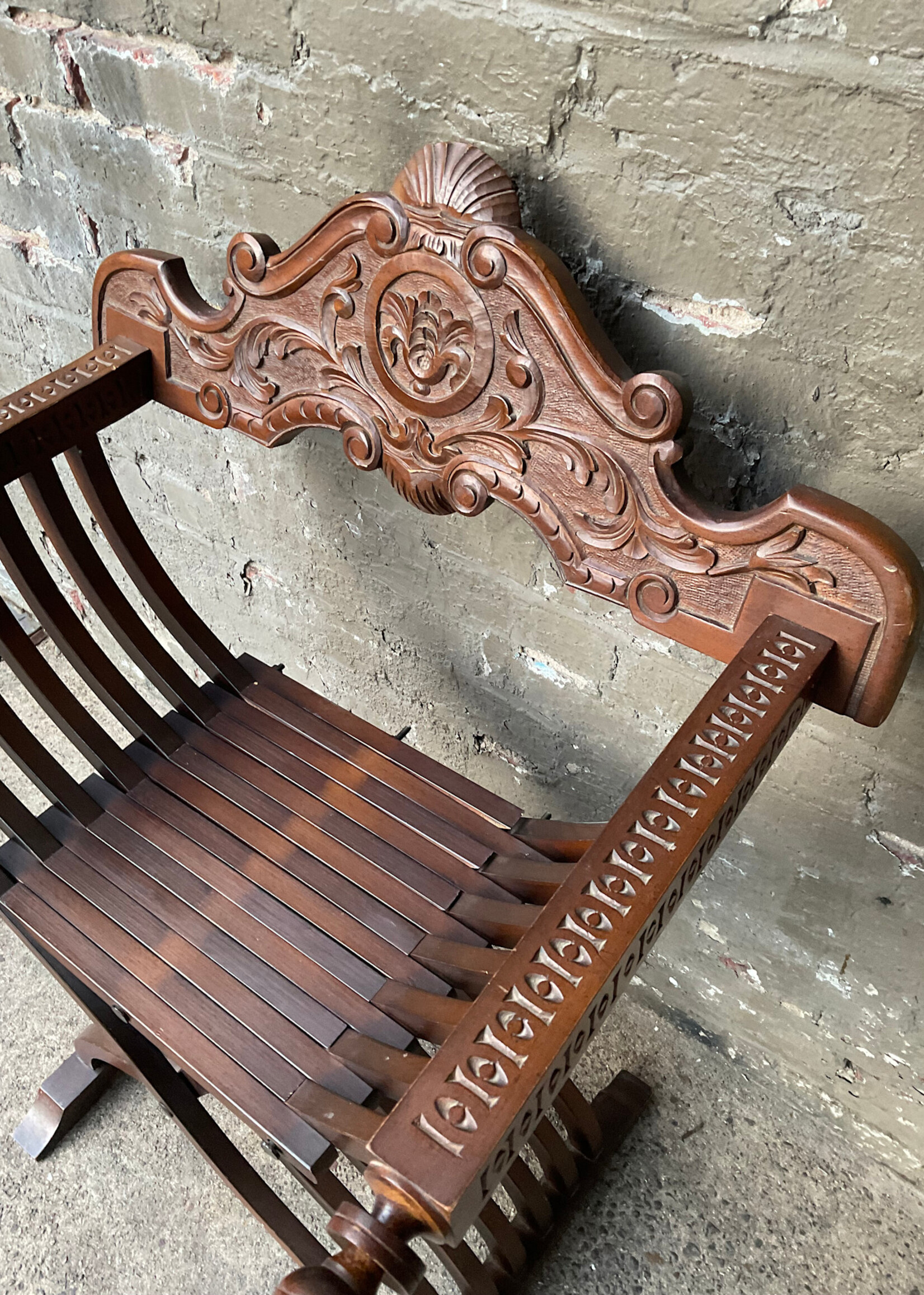 GOODWOOD Savonarola Folding Chair