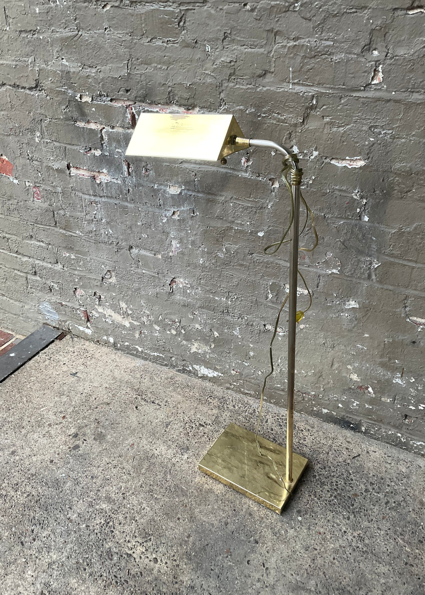 GOODWOOD Brass Pharmacy Lamp