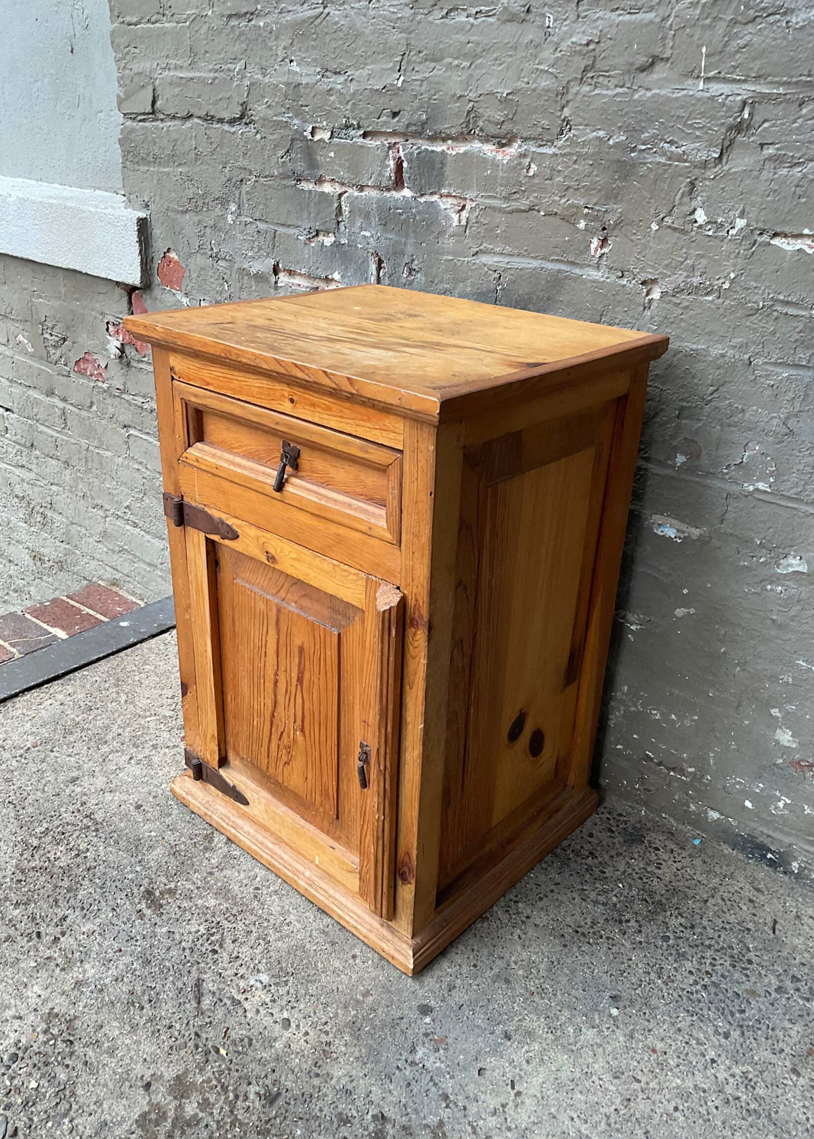 GOODWOOD Pine Nightstand