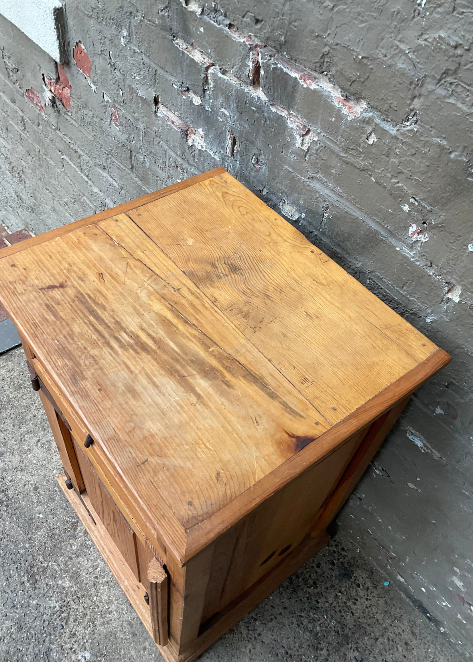 GOODWOOD Pine Nightstand