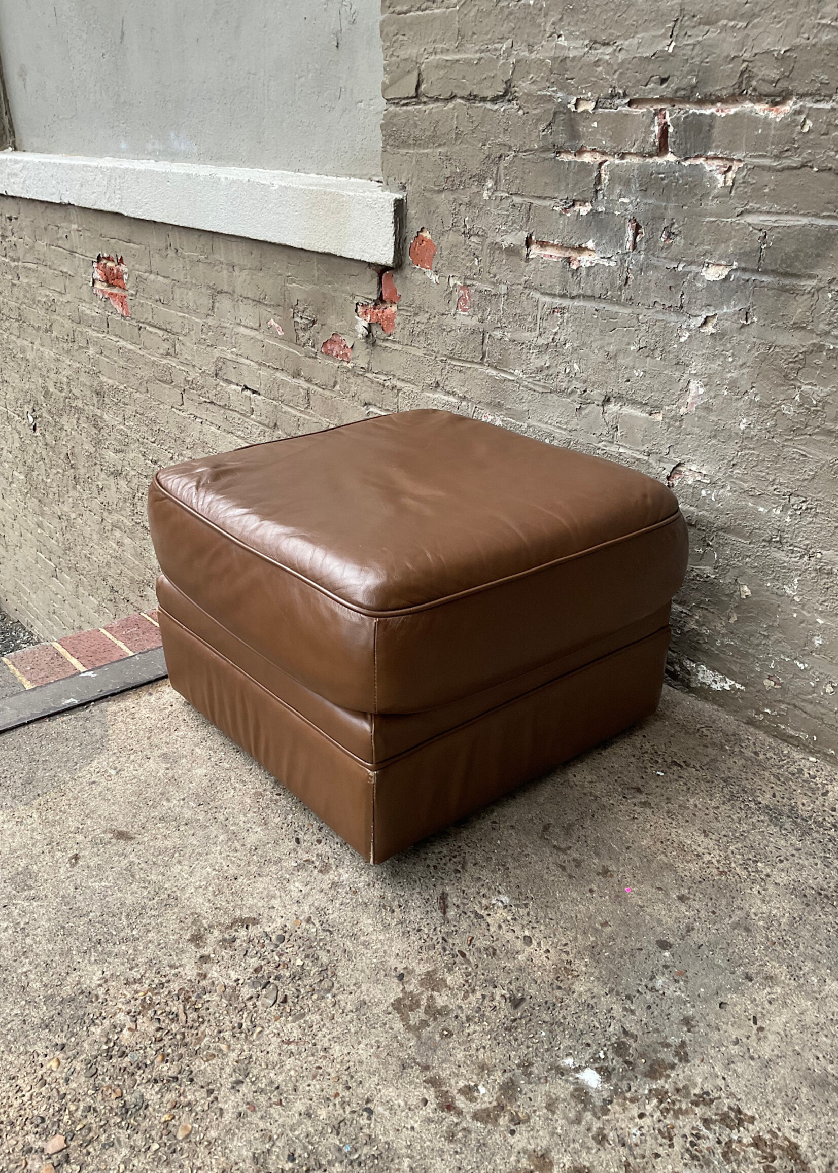 GOODWOOD Vintage Leather Ottoman
