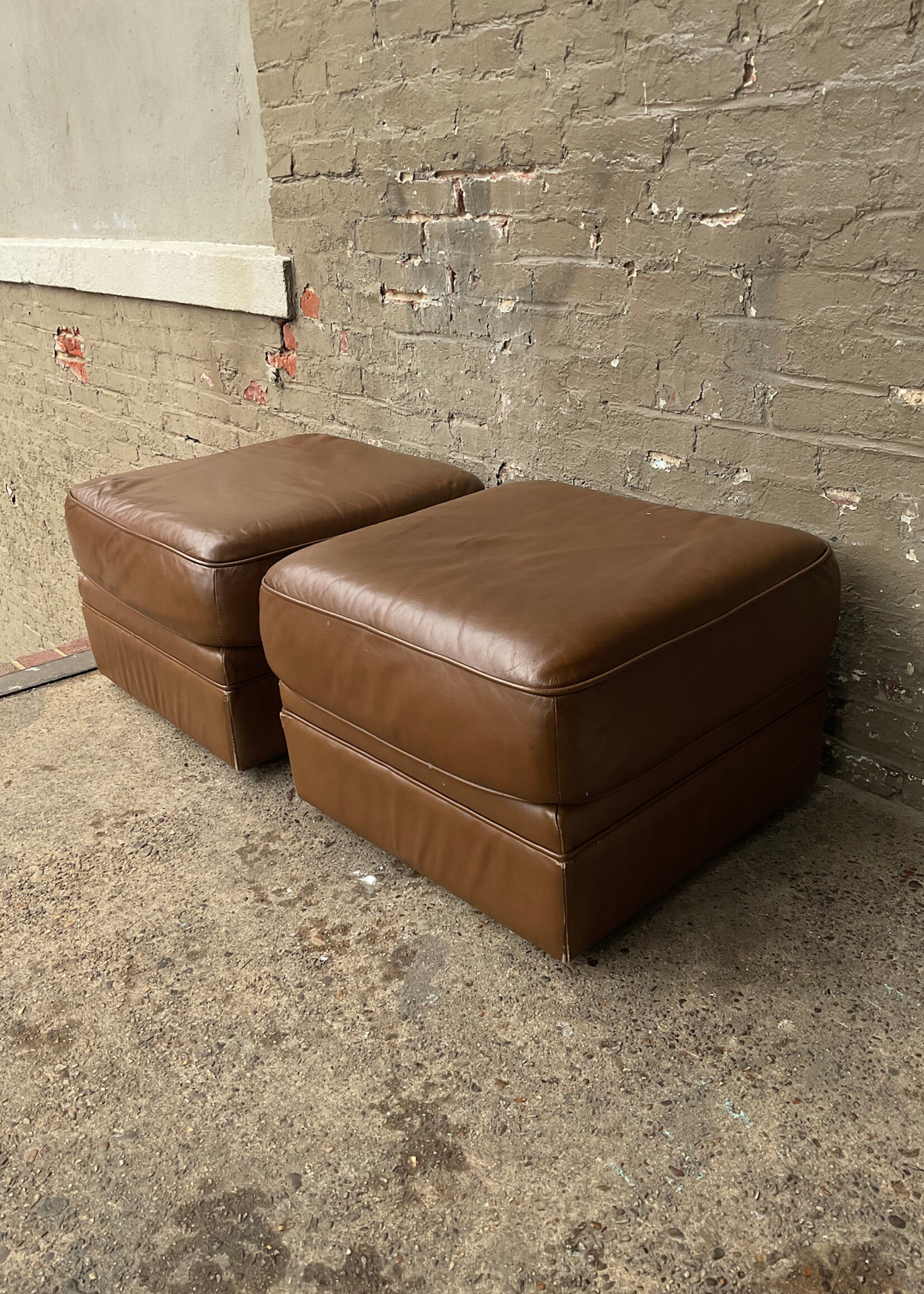 GOODWOOD Vintage Leather Ottoman