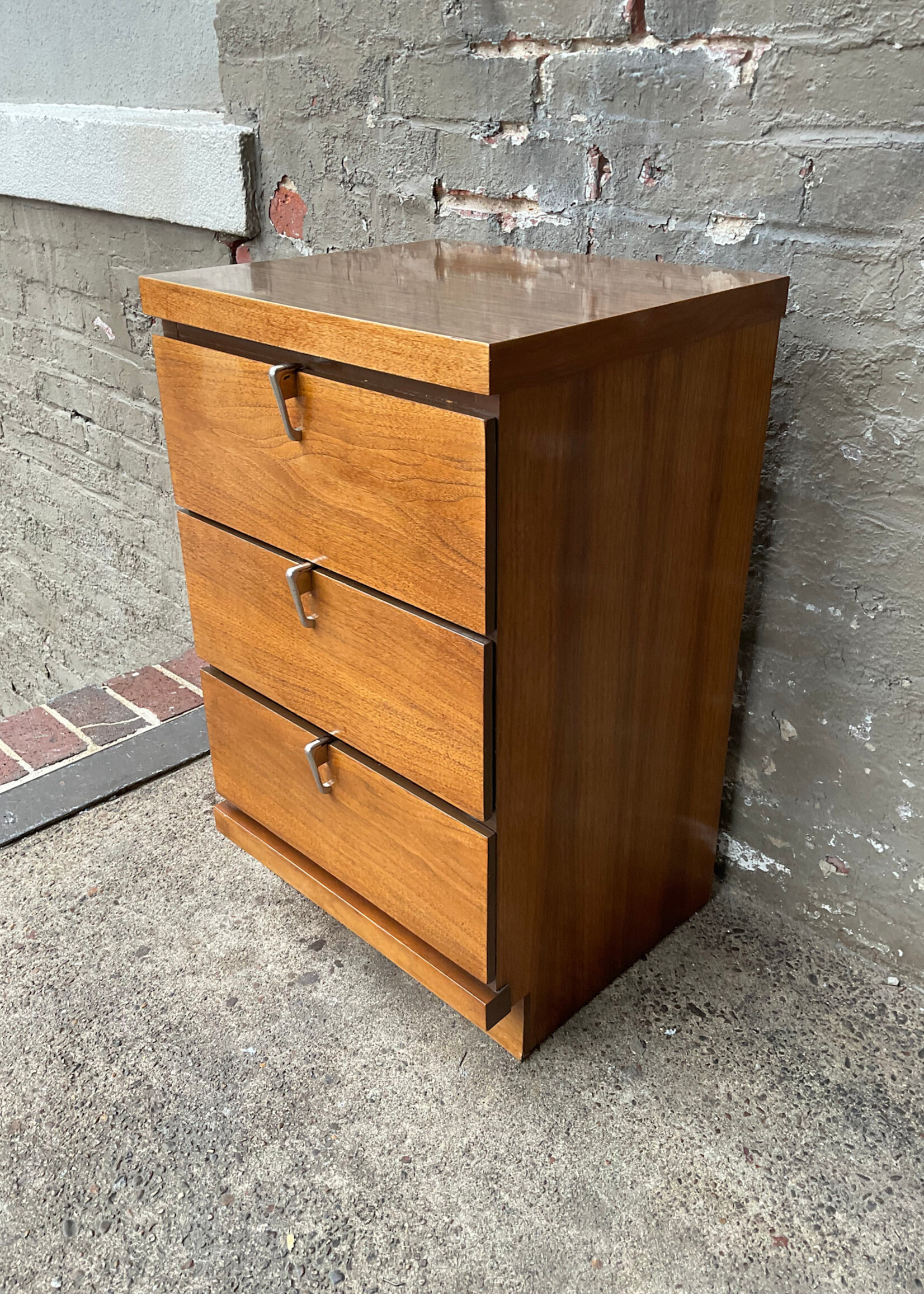 GOODWOOD Pair of MCM Laminate Top Nightstands