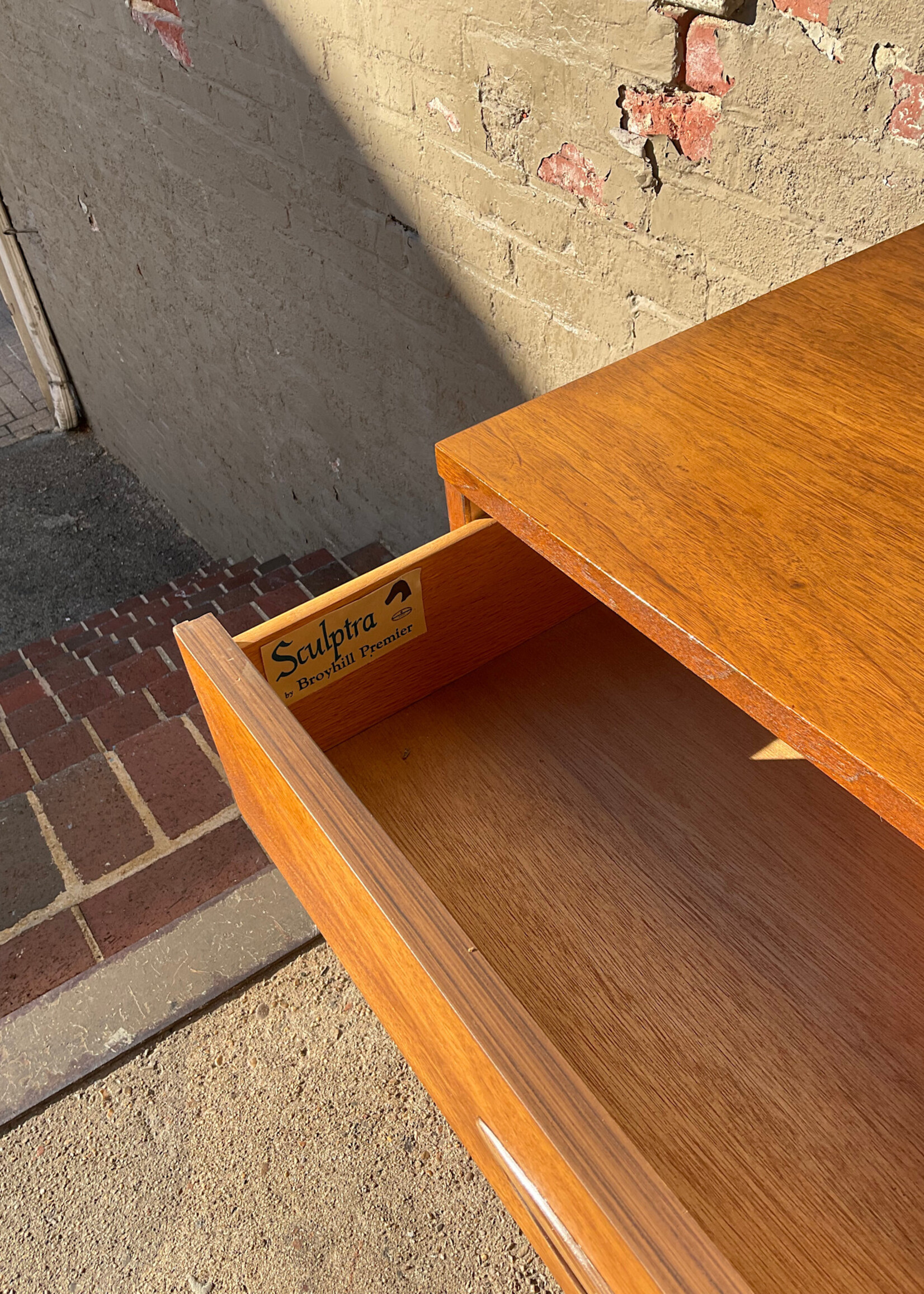 GOODWOOD Pair of MCM Broyhill Nightstands