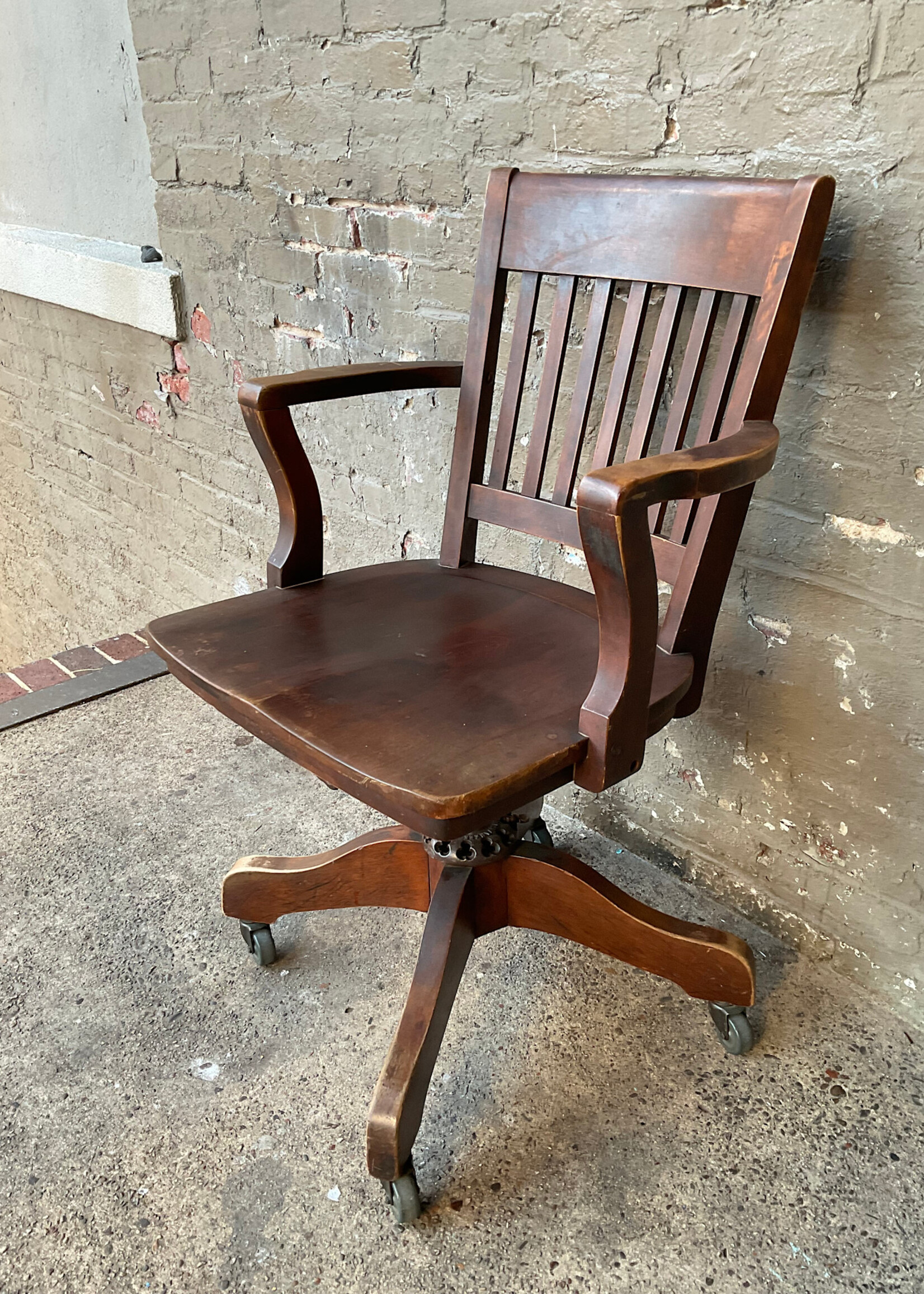 GOODWOOD Antique Banker's Chair