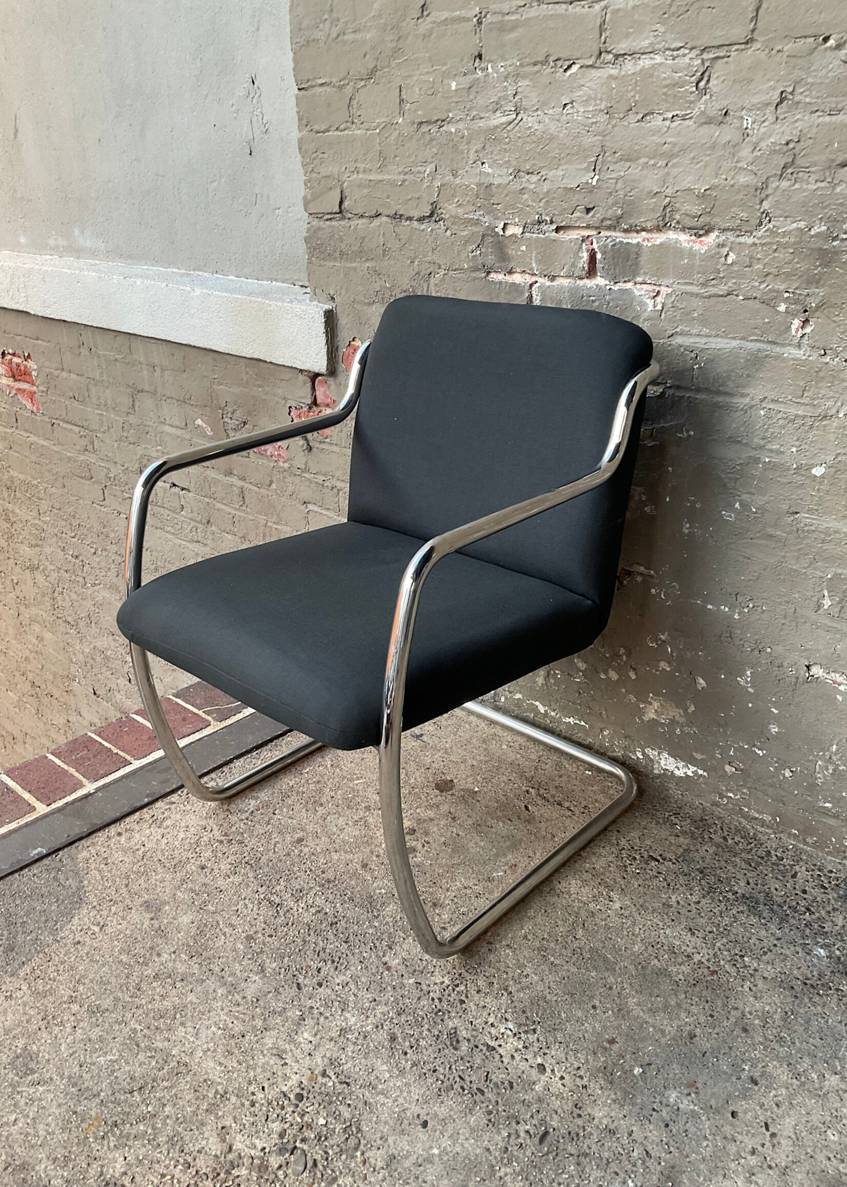 GOODWOOD Modern Cantilevered Chair