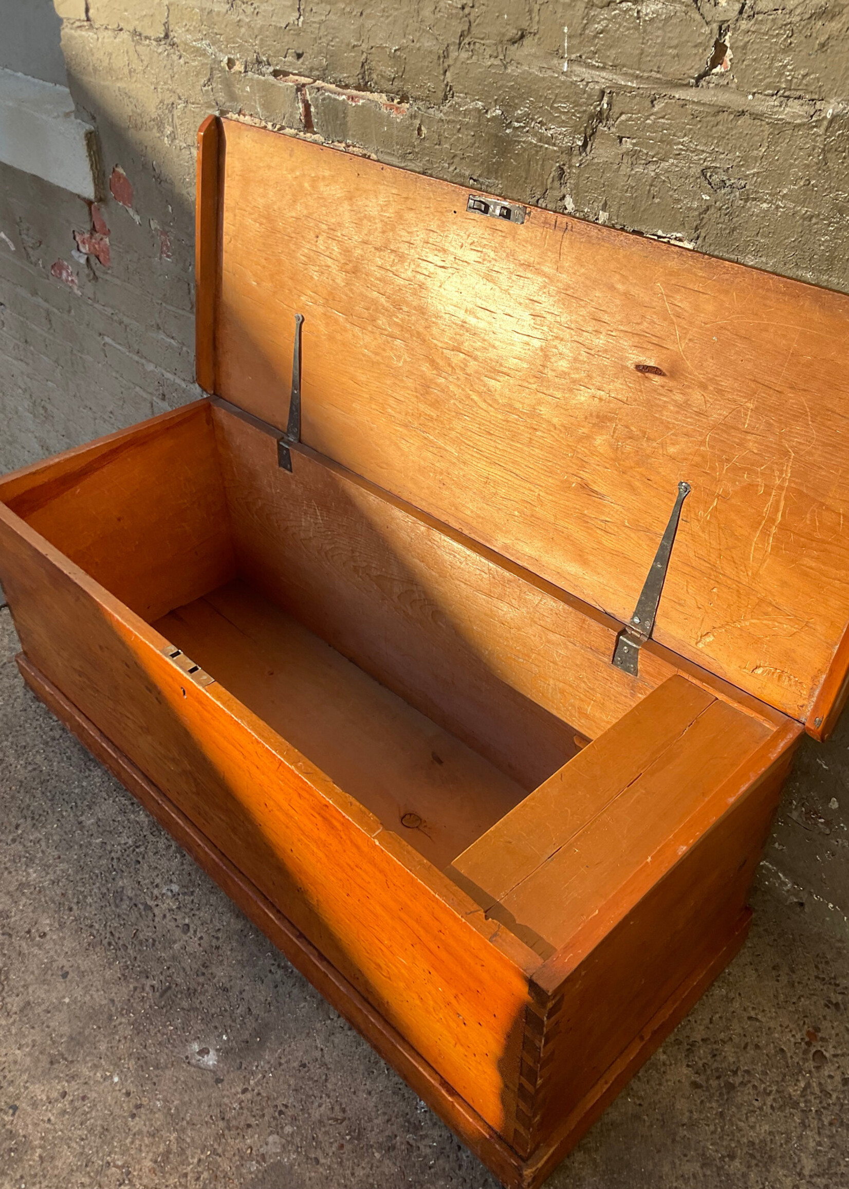 GOODWOOD 6 Board Pine Blanket Chest