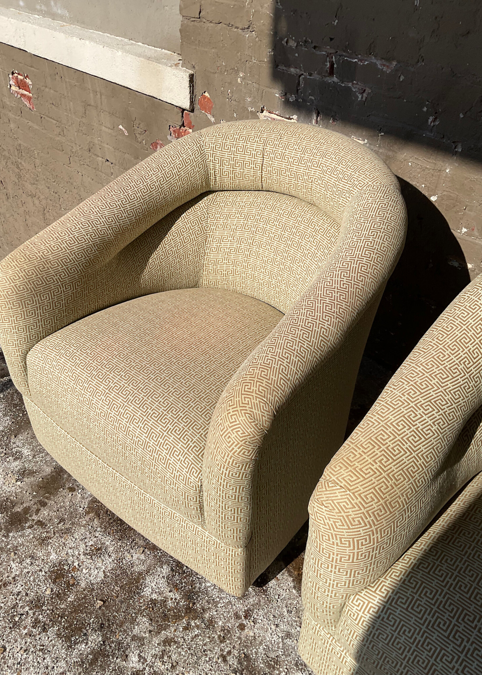 GOODWOOD Pair of Contemporary Swivel Chairs