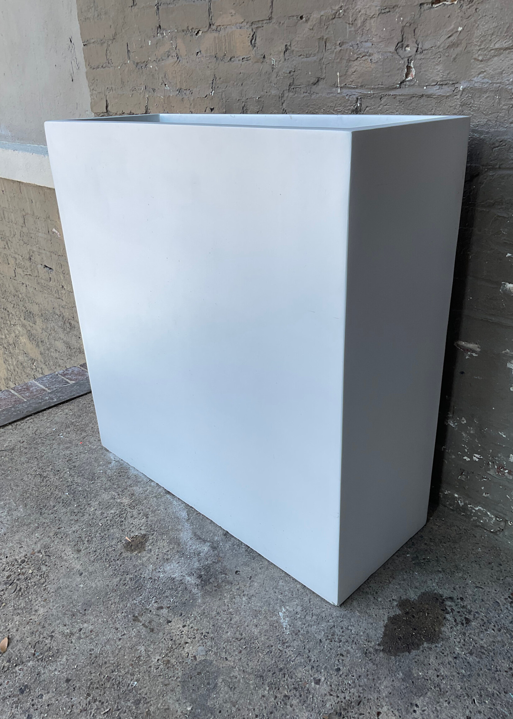 GOODWOOD White Fiberglass Planter
