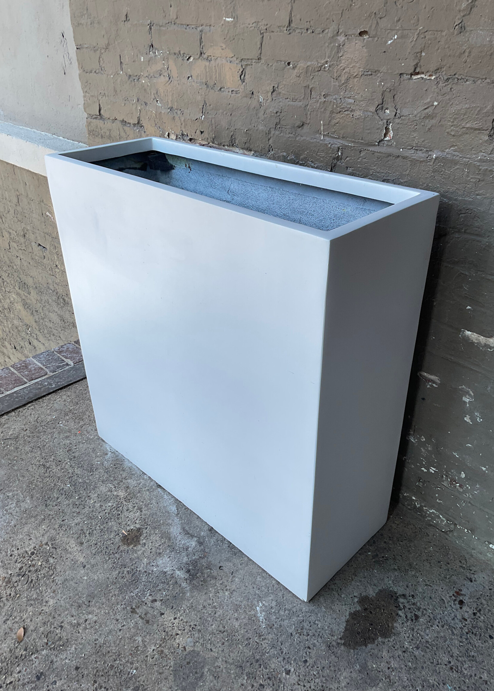 GOODWOOD White Fiberglass Planter