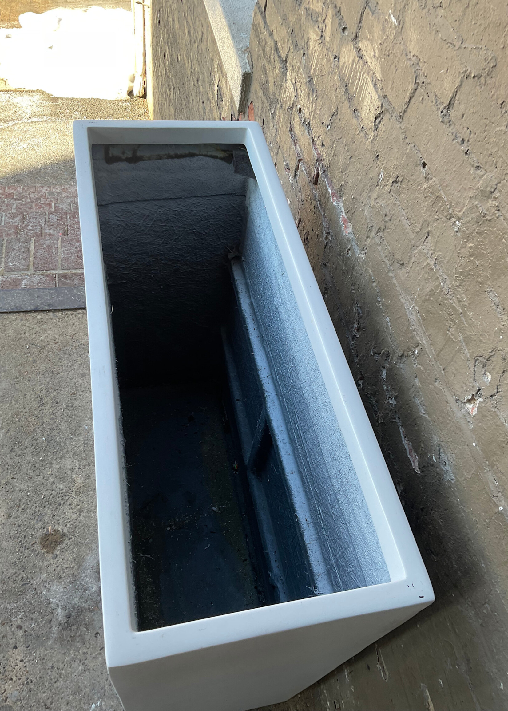 GOODWOOD White Fiberglass Planter