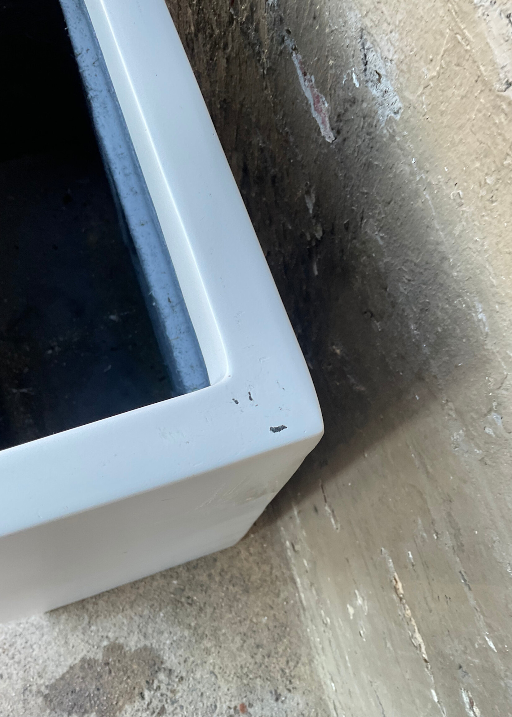 GOODWOOD White Fiberglass Planter