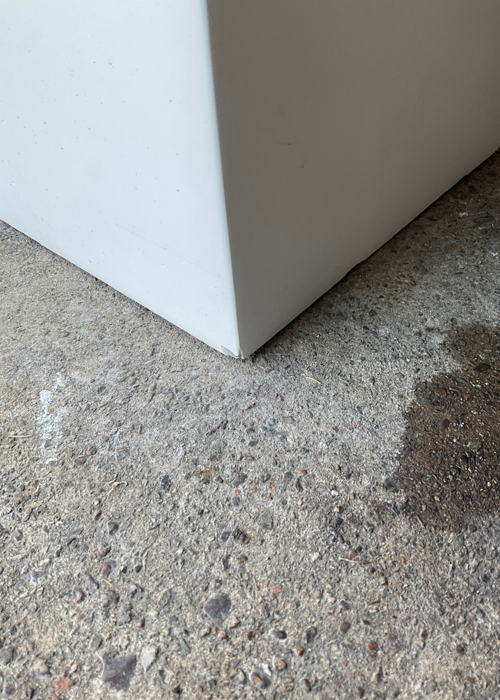 GOODWOOD White Fiberglass Planter