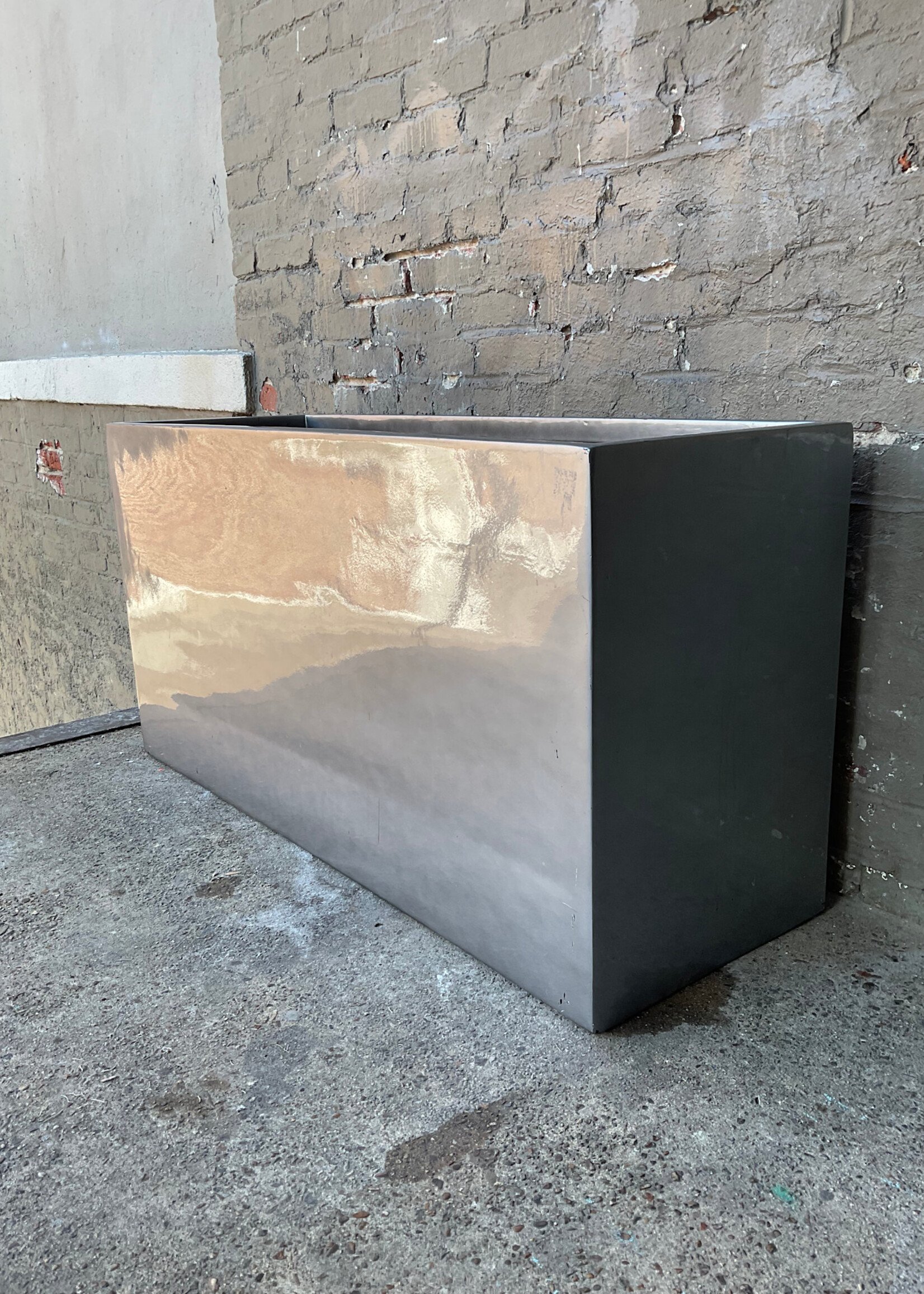 GOODWOOD Grey Fiberglass Planter