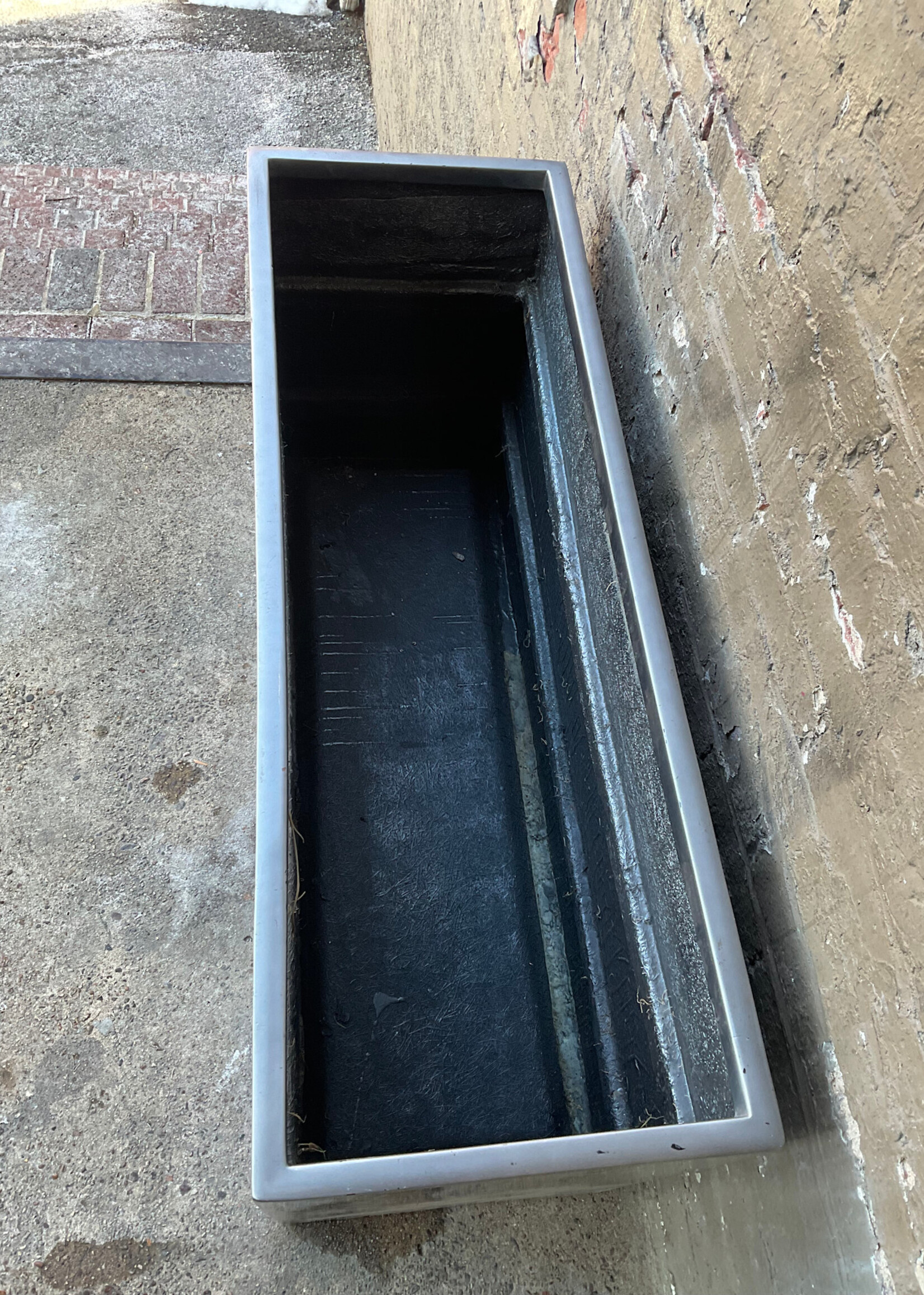 GOODWOOD Grey Fiberglass Planter