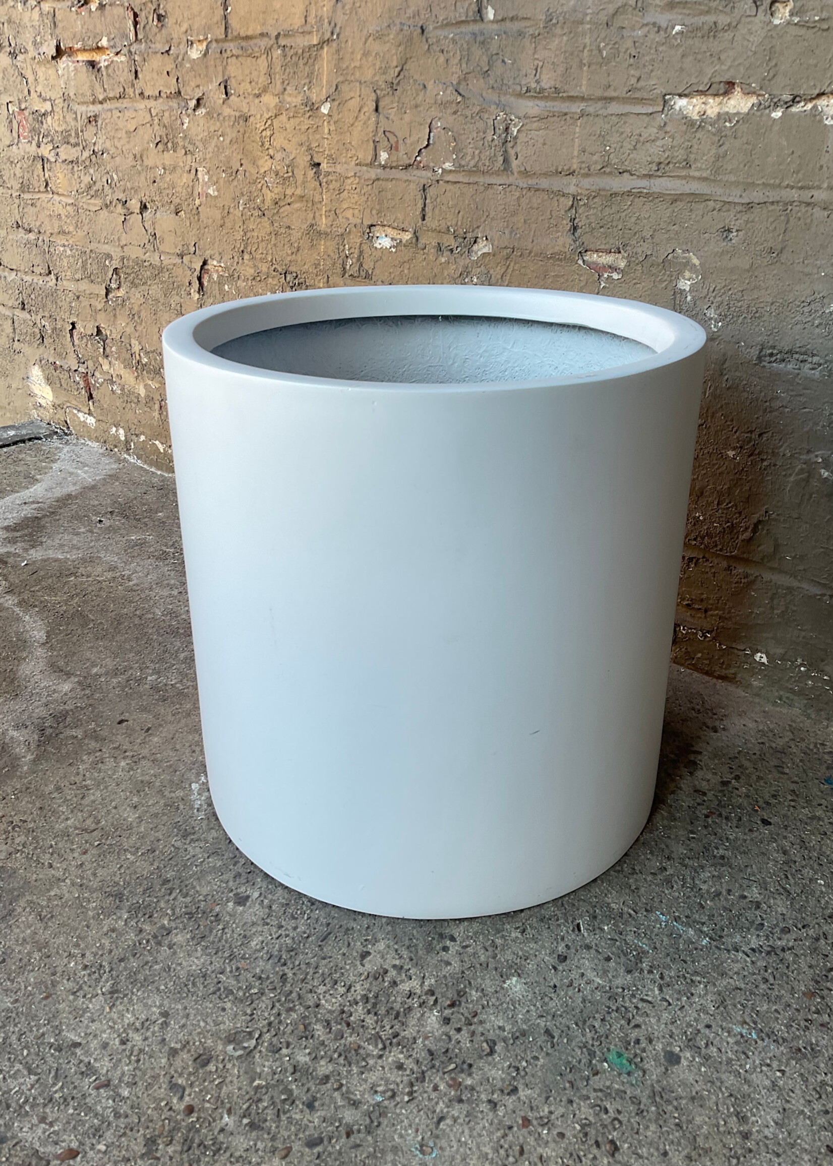 GOODWOOD Large Fiberglass Drum Planter