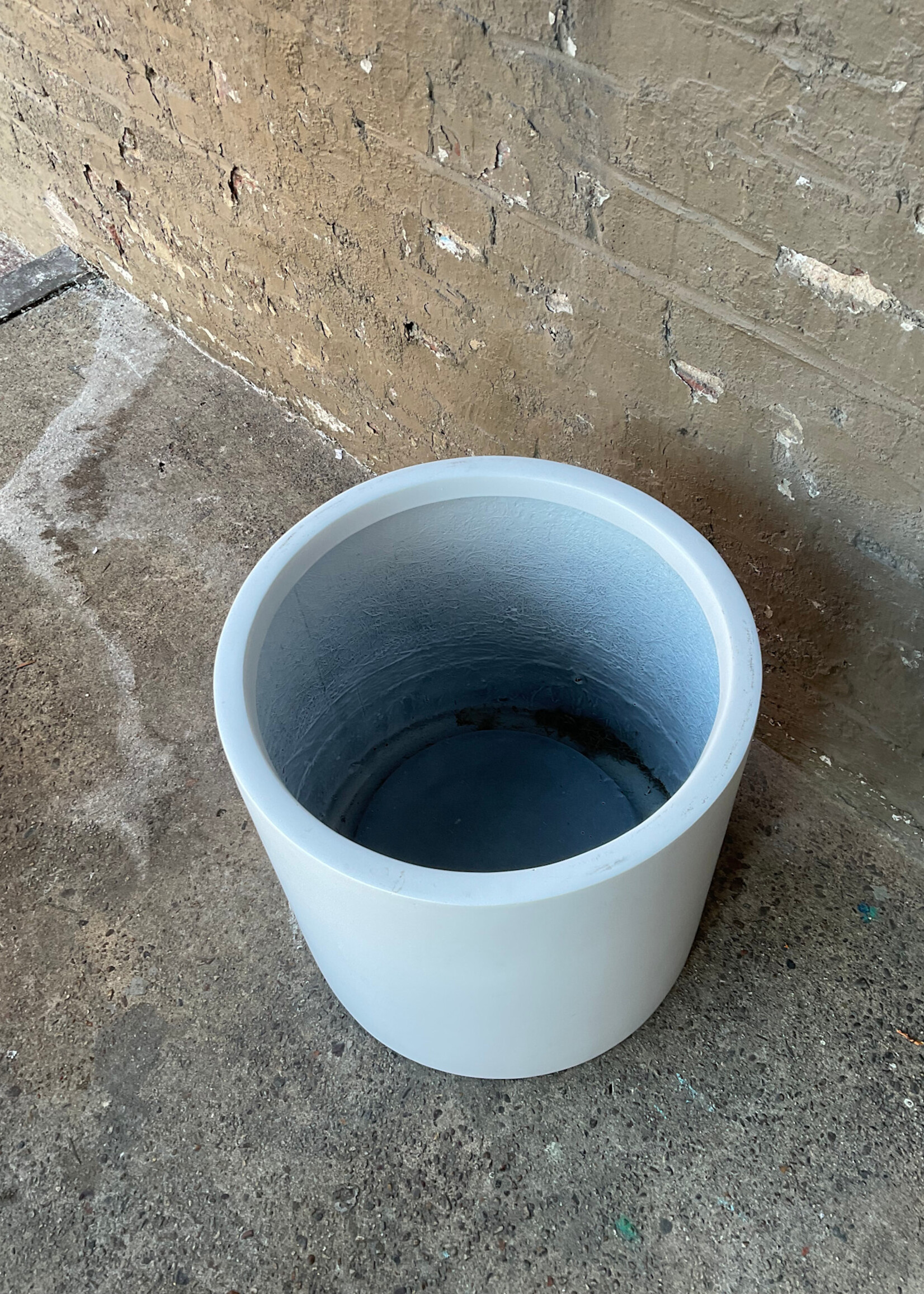 GOODWOOD Large Fiberglass Drum Planter