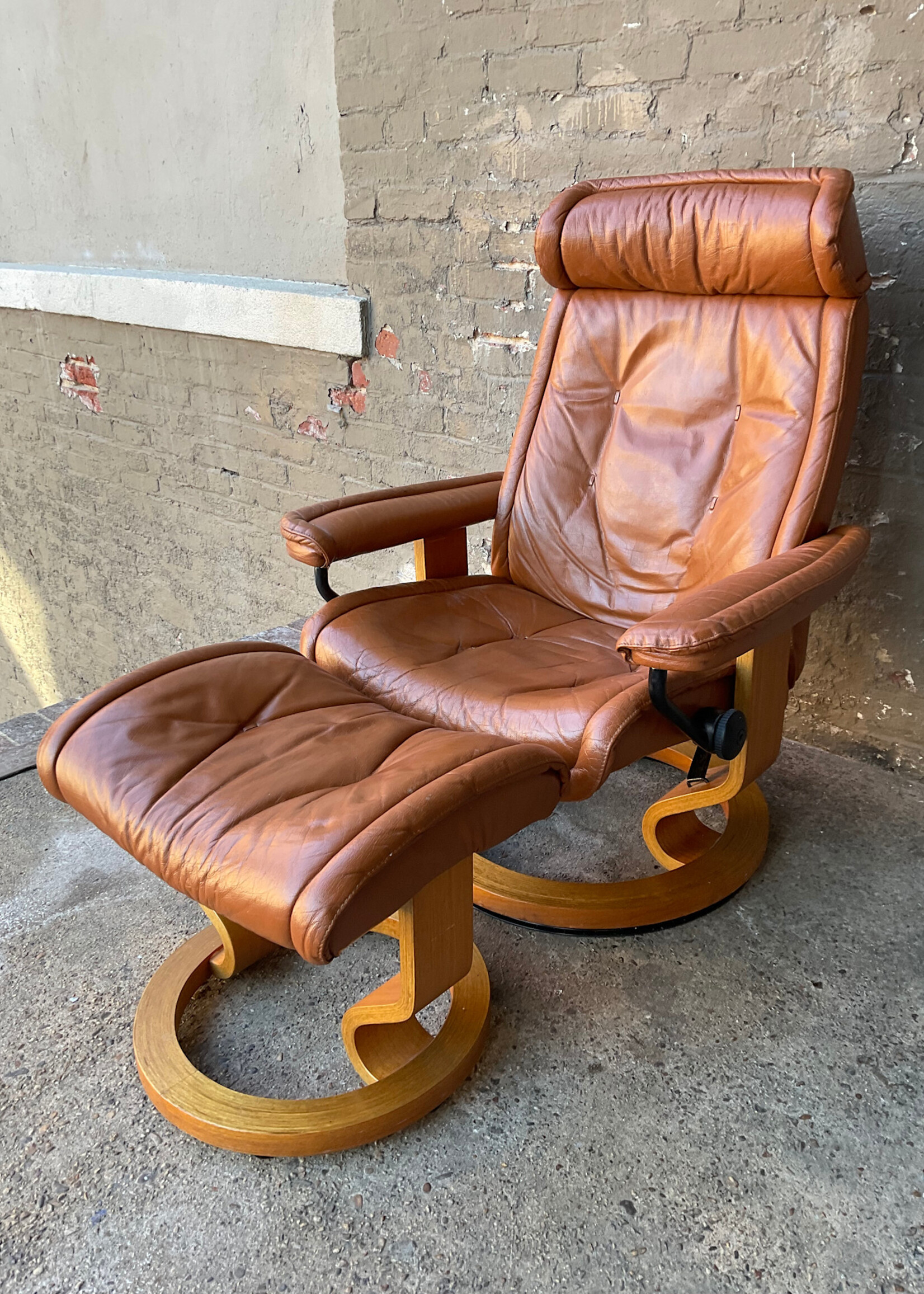 GOODWOOD MCM Camel Leather Recliner & Ottoman