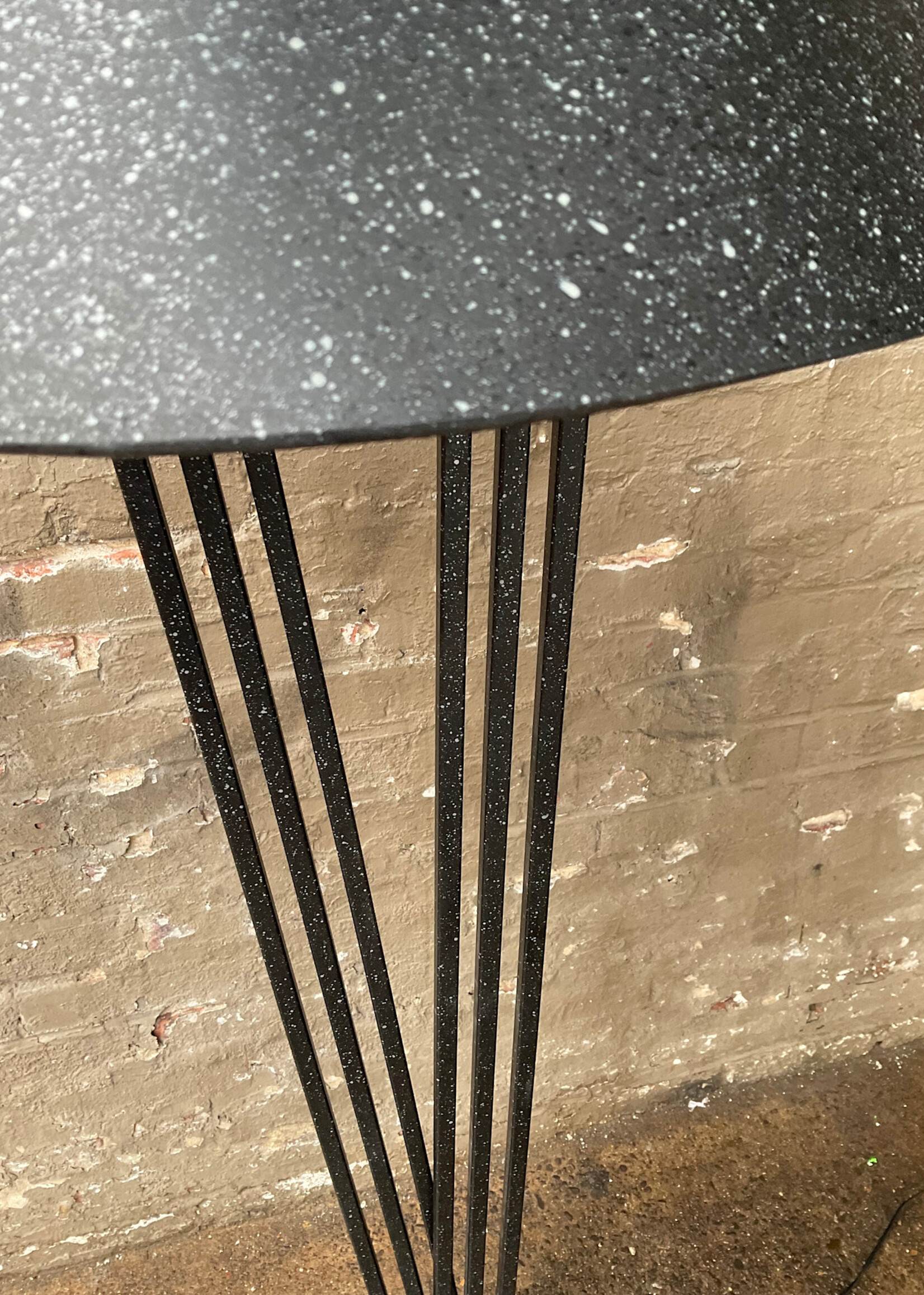 GOODWOOD Iron Post Modern Lamp