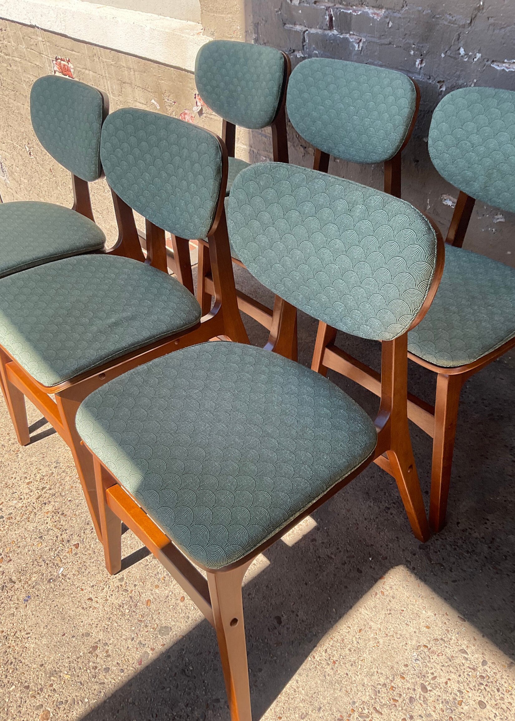 GOODWOOD Set of 6 MCM Style Chairs by Levity