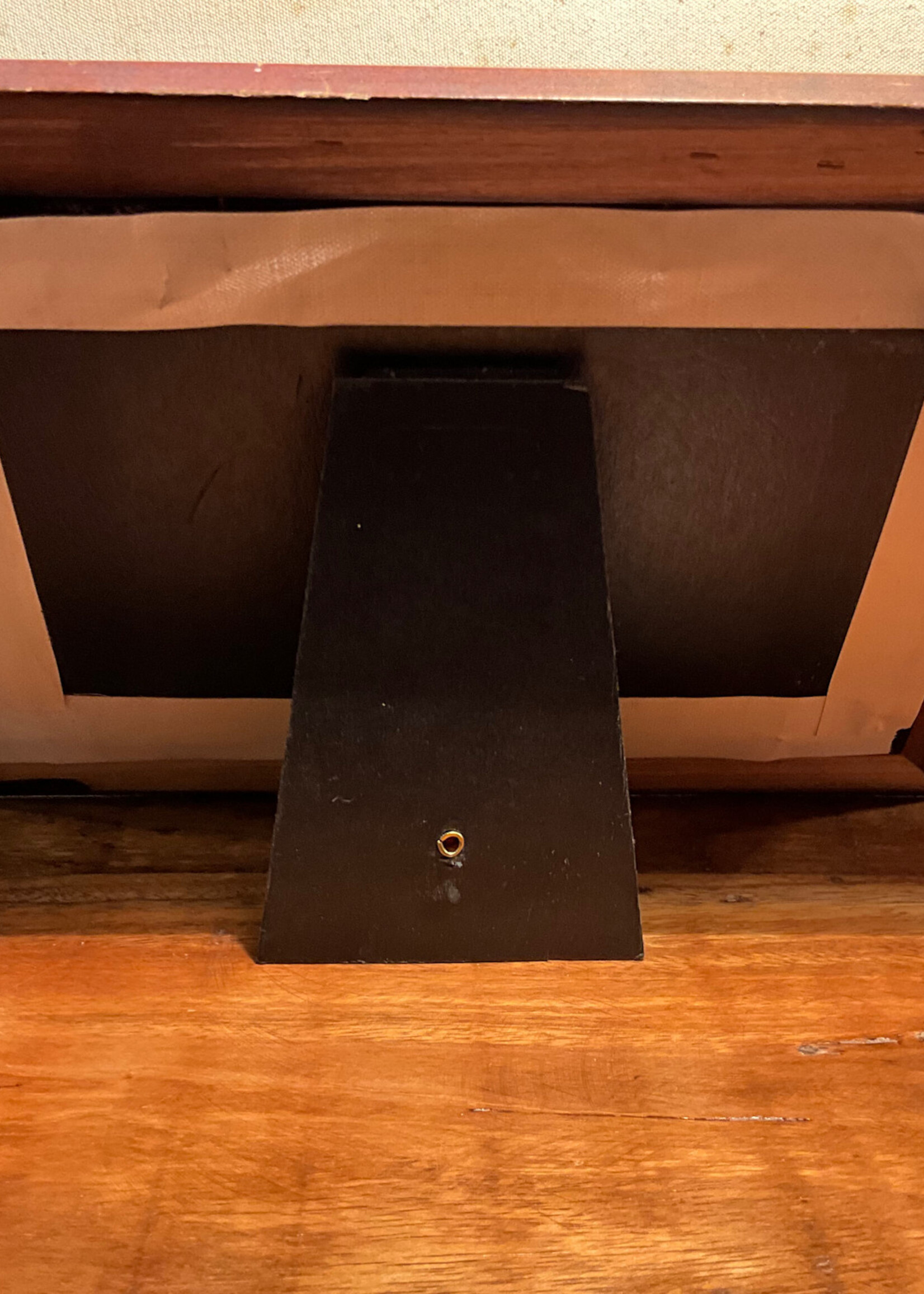 GOODWOOD Needlepoint Cricket