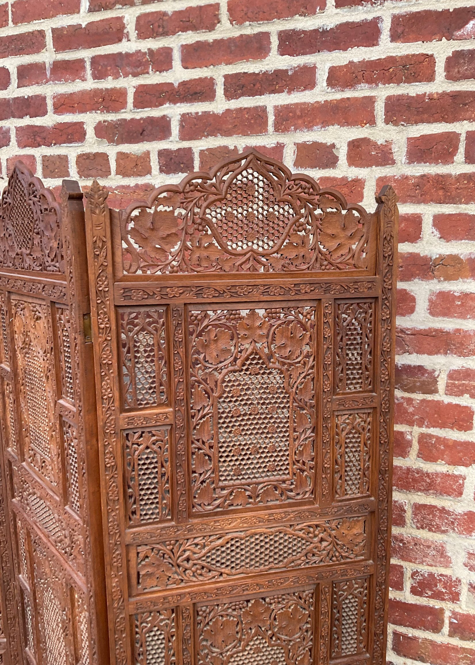 GOODWOOD Carved Teak Screen
