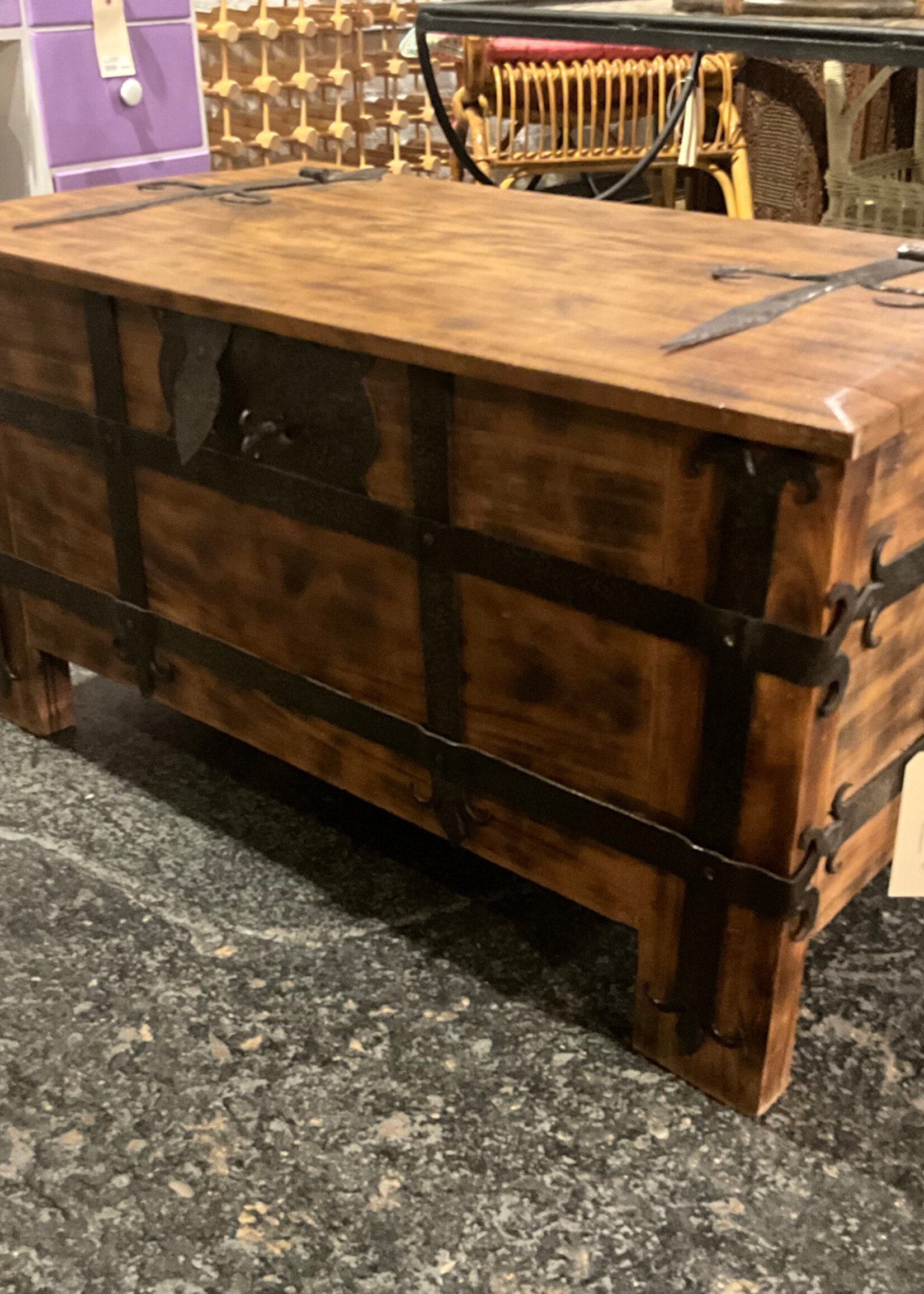 GOODWOOD Vintage Korean Chest