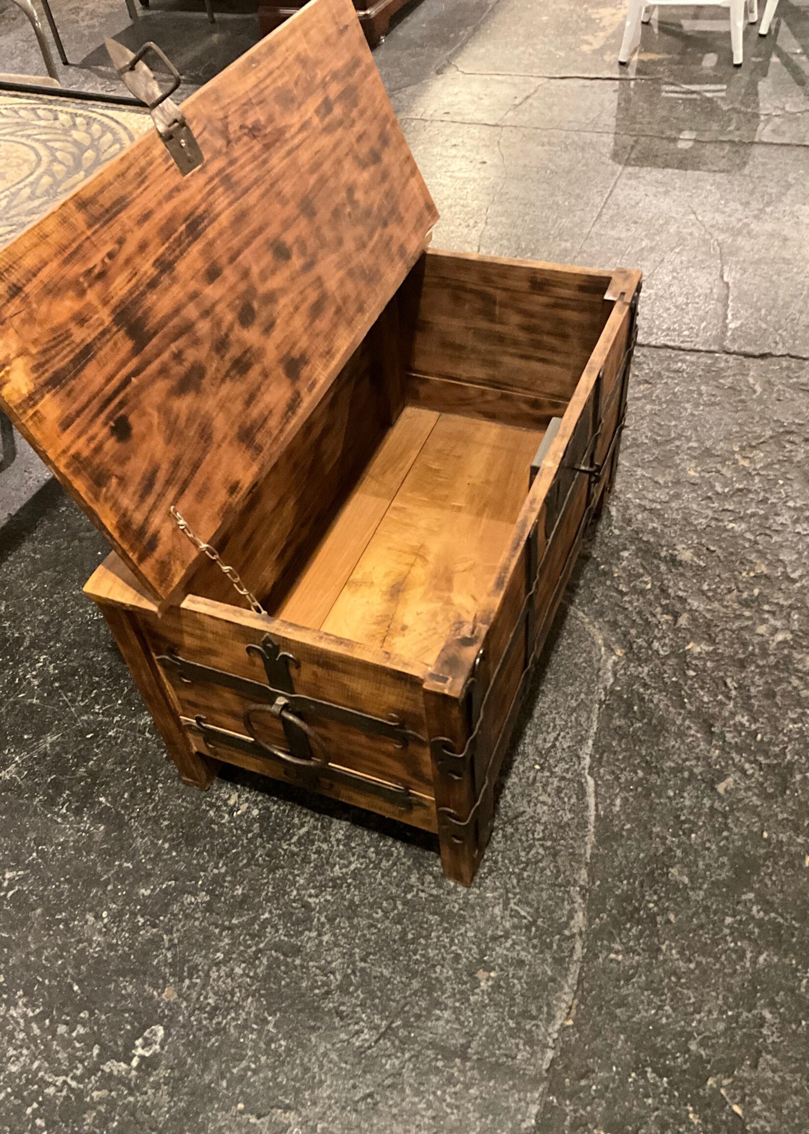 GOODWOOD Vintage Korean Chest