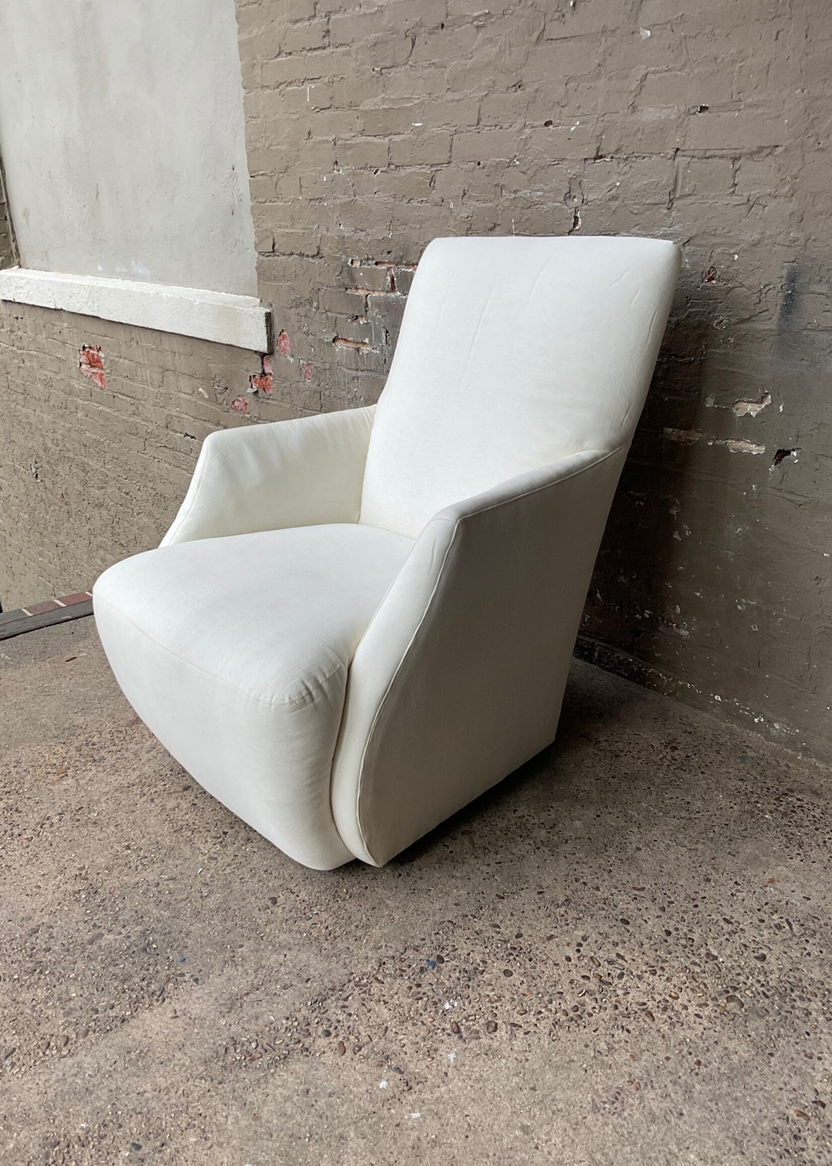 GOODWOOD Muslin Covered Lounge Chair