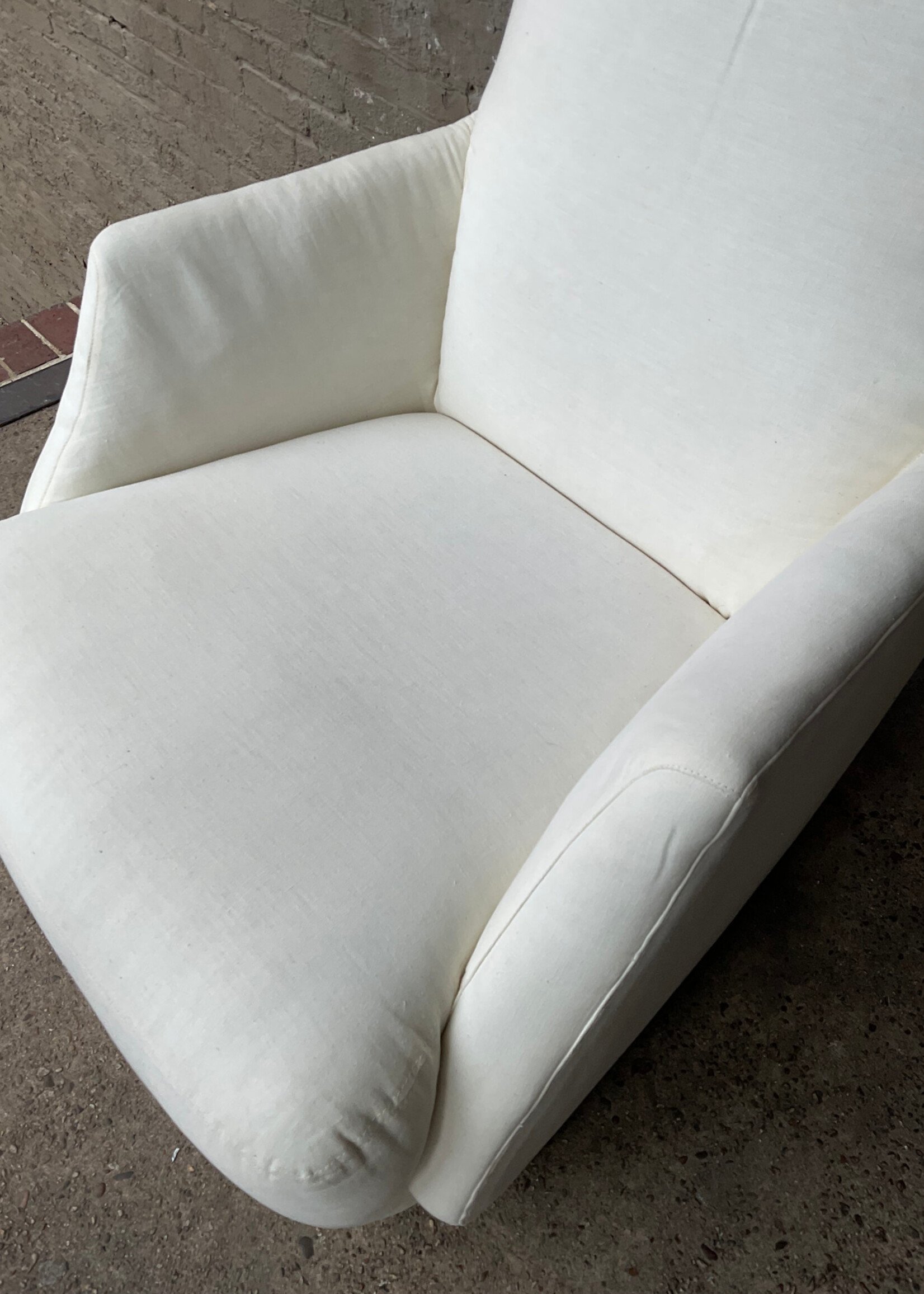 GOODWOOD Muslin Covered Lounge Chair