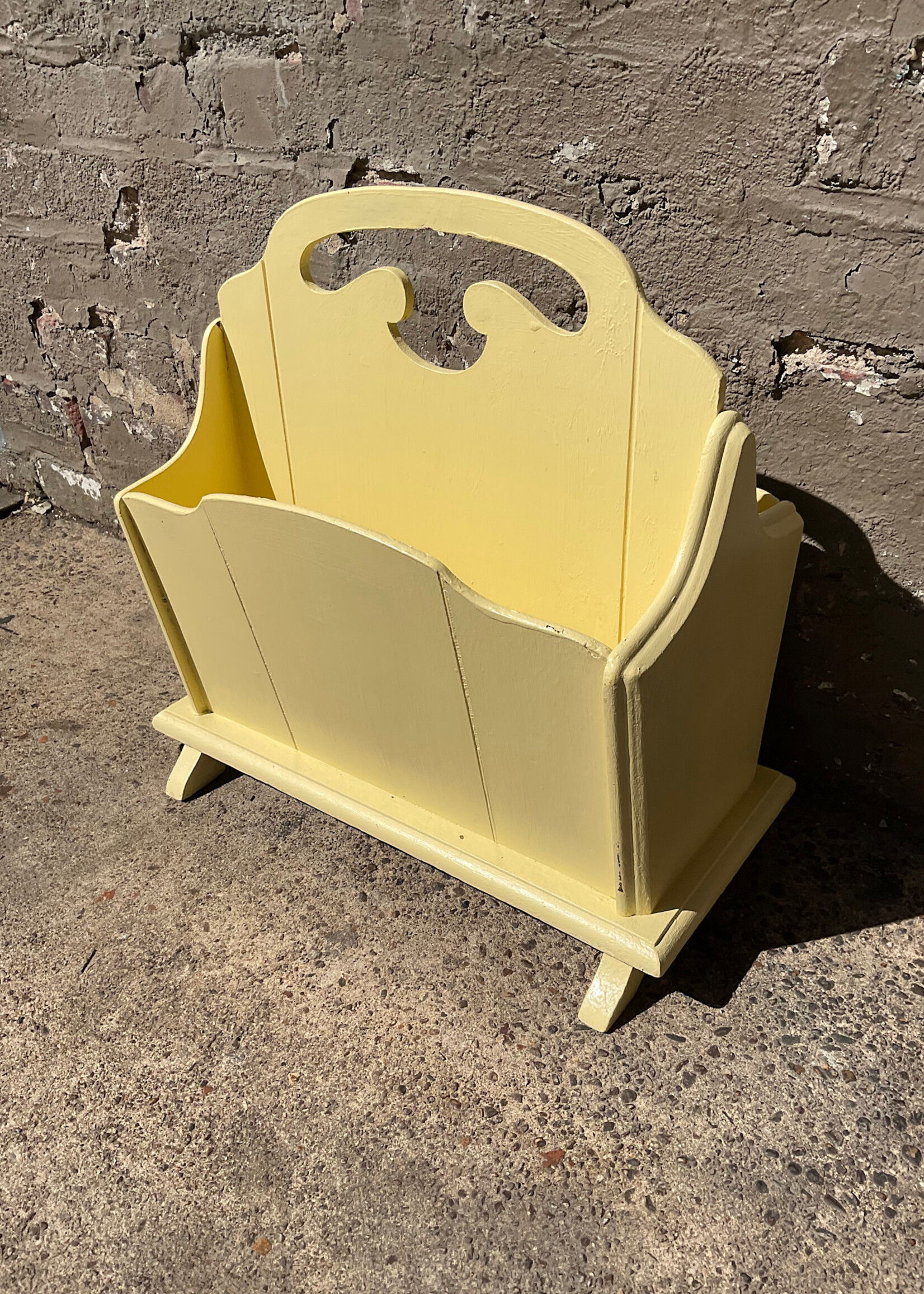 GOODWOOD Painted Magazine Stand