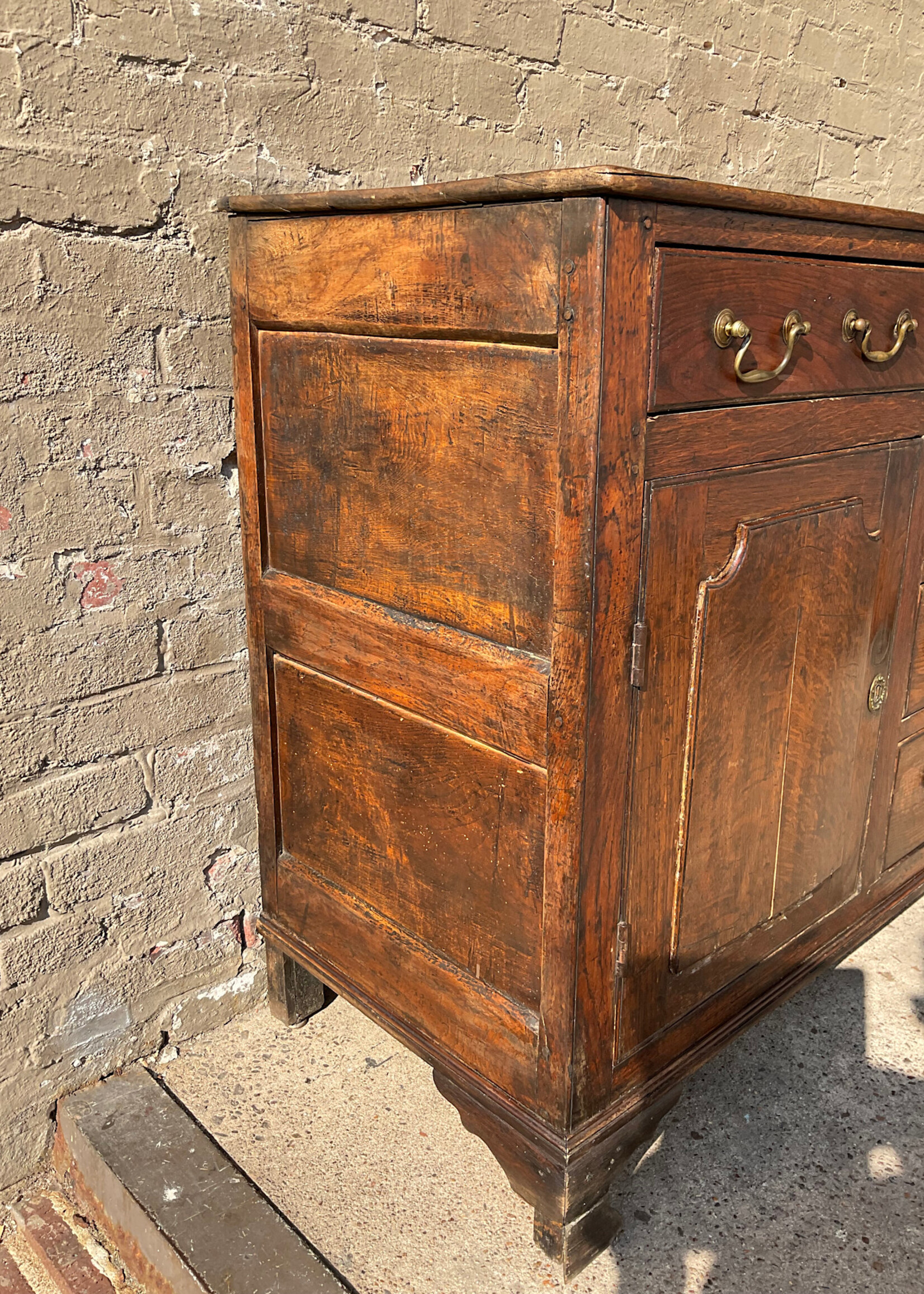 GOODWOOD 18th Century Welsh Cupboard