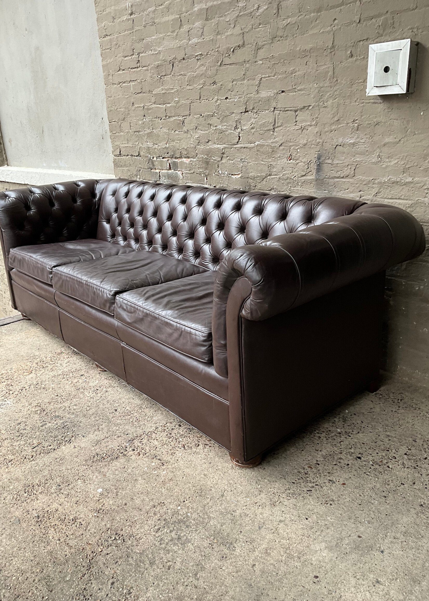 GOODWOOD Vintage Leathercraft Chesterfield