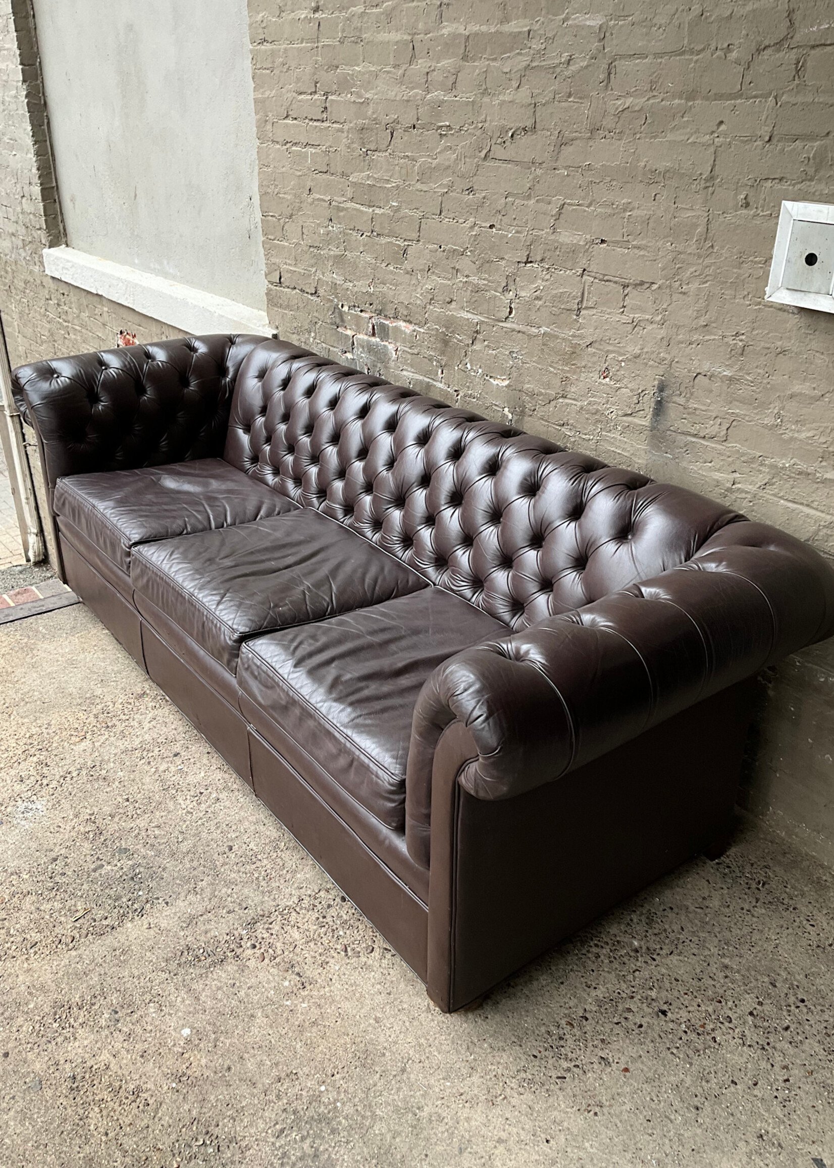 GOODWOOD Vintage Leathercraft Chesterfield