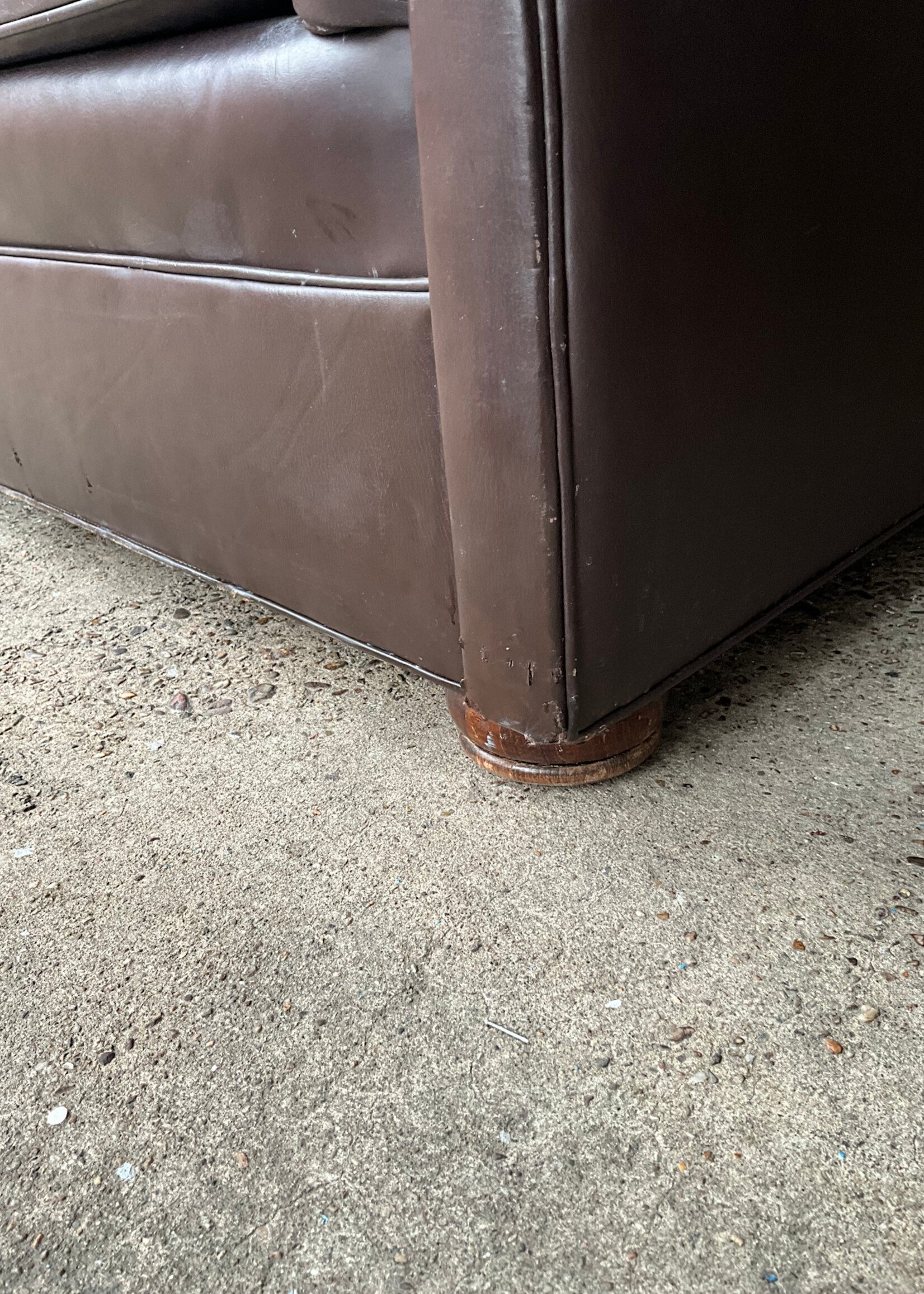 GOODWOOD Vintage Leathercraft Chesterfield