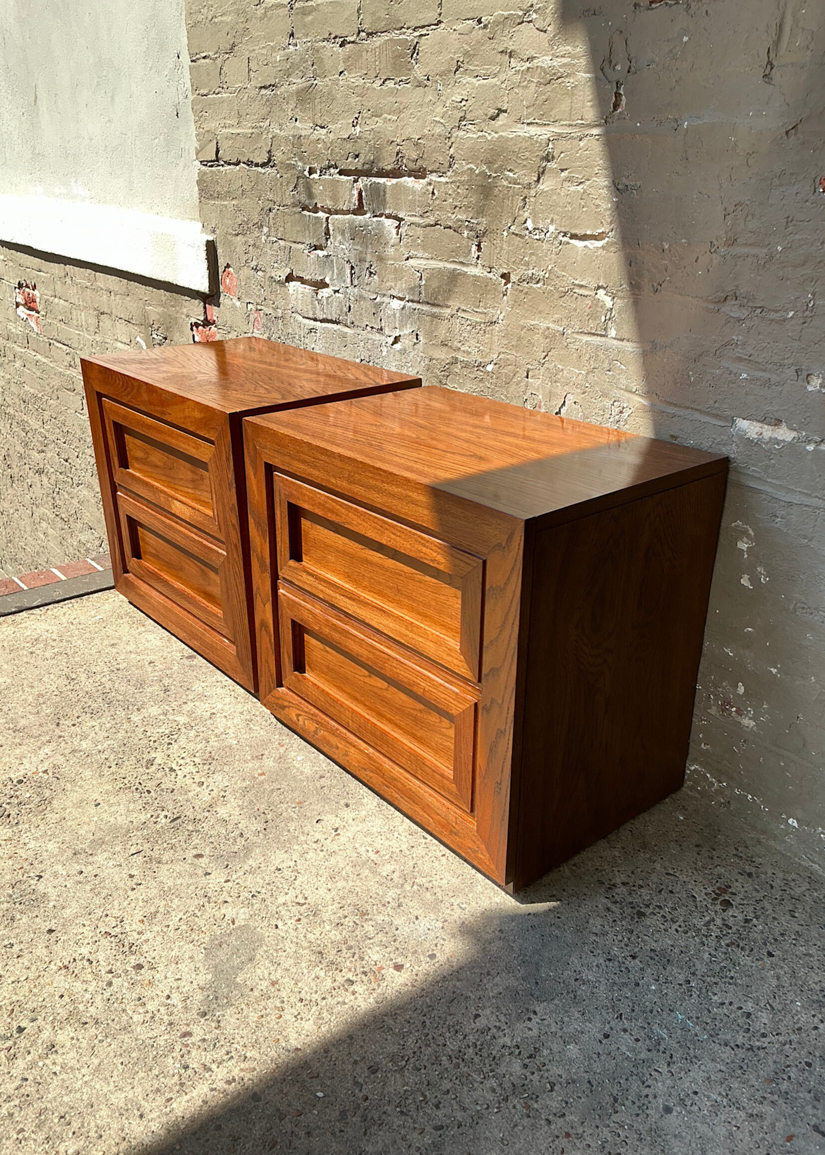 GOODWOOD Pair of MCM Oak Nightstands